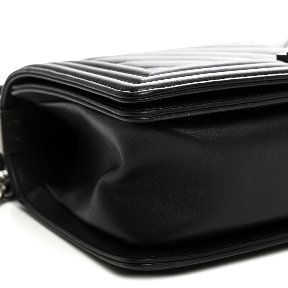 Calfskin Chevron Quilted Medium Boy Flap Black