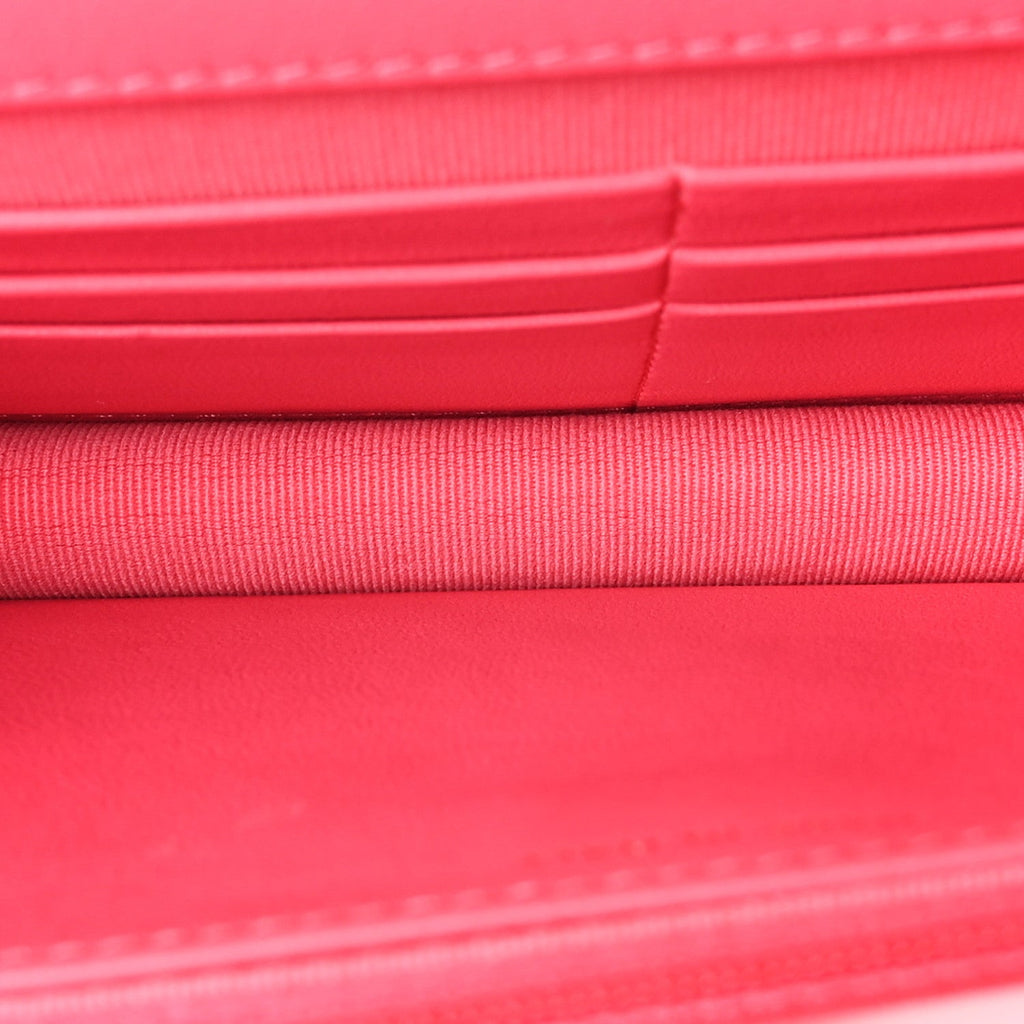 Caviar Quilted Sweetheart Wallet On Chain WOC Fuchsia