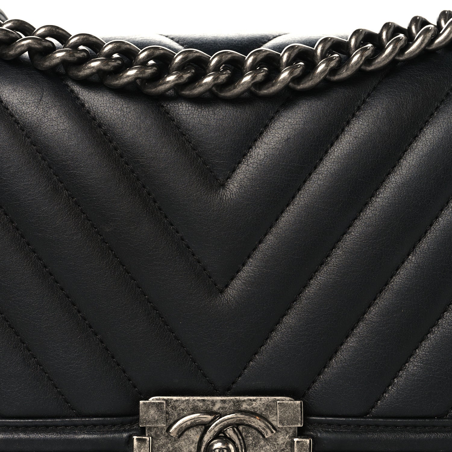 Lambskin Chevron Quilted Medium Boy Flap Black
