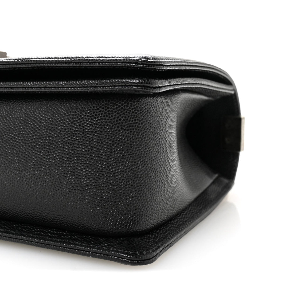 Caviar Quilted Medium Boy Flap Black