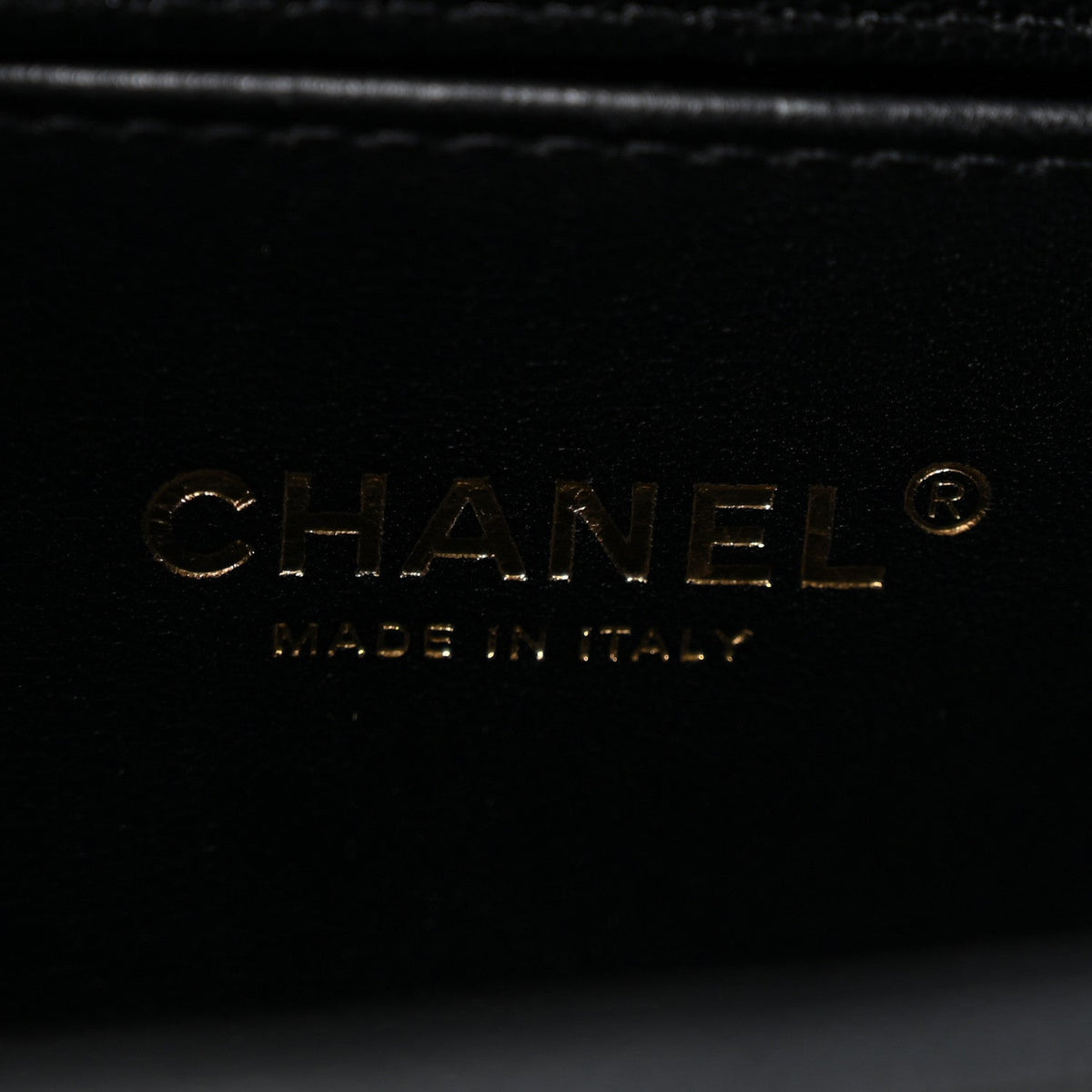 Caviar Quilted Medium Chain Around Boy Flap Black