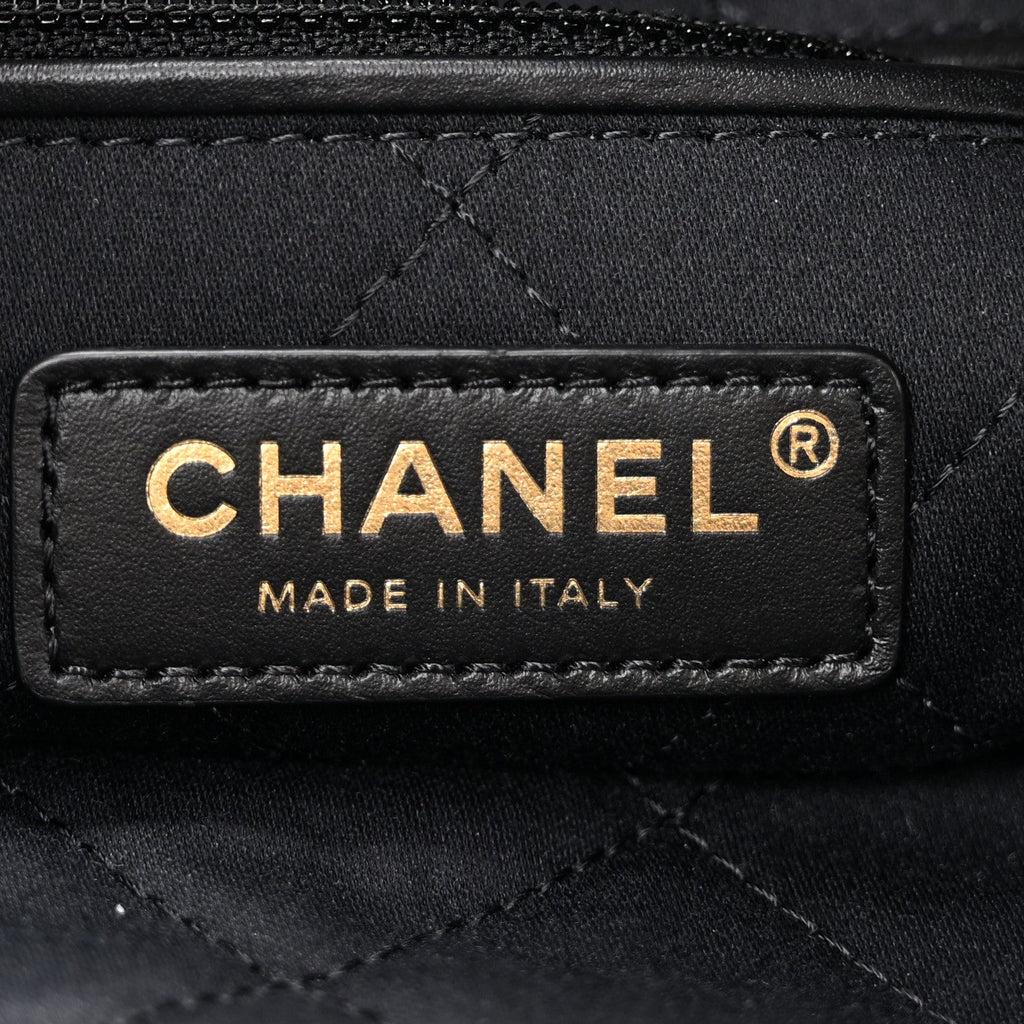 Shiny Caviar Quilted Monochrome Small Chanel 22 Black