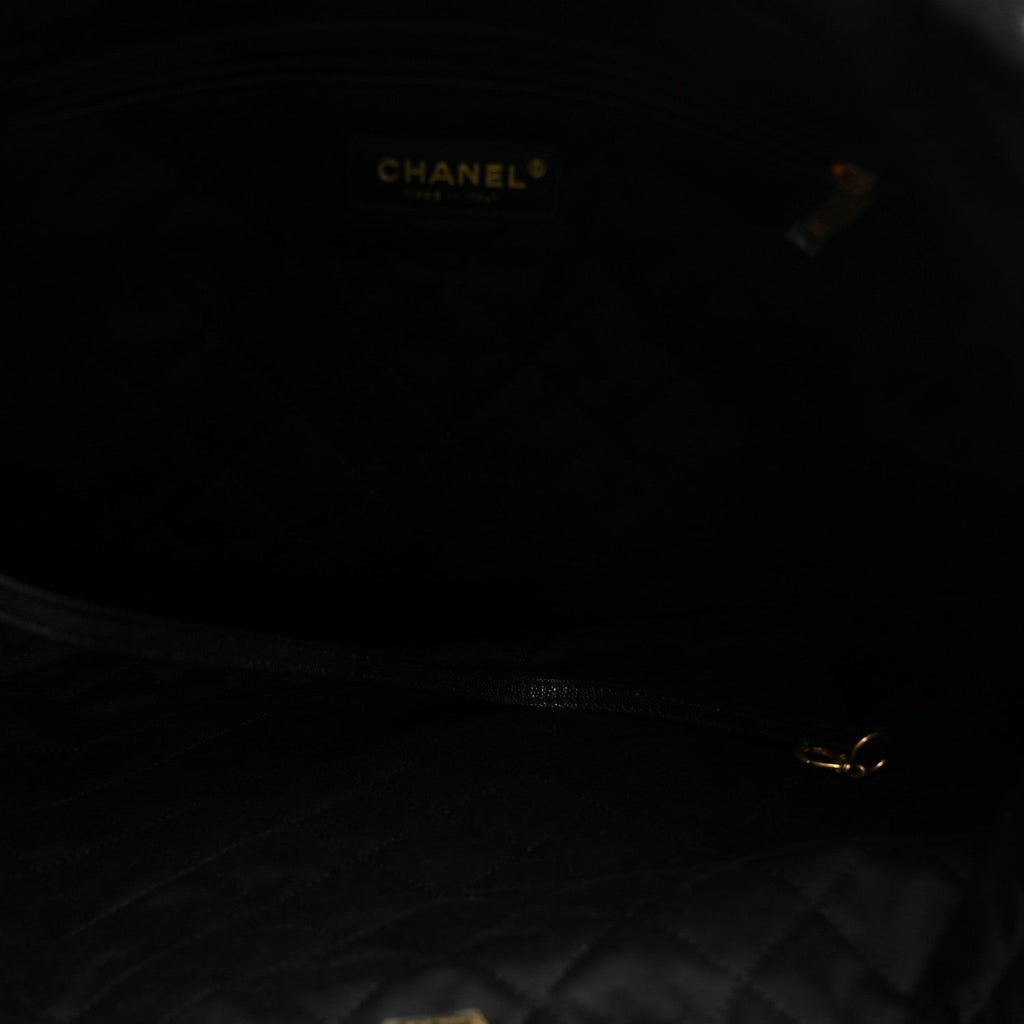 Shiny Caviar Quilted Monochrome Chanel 22 Black