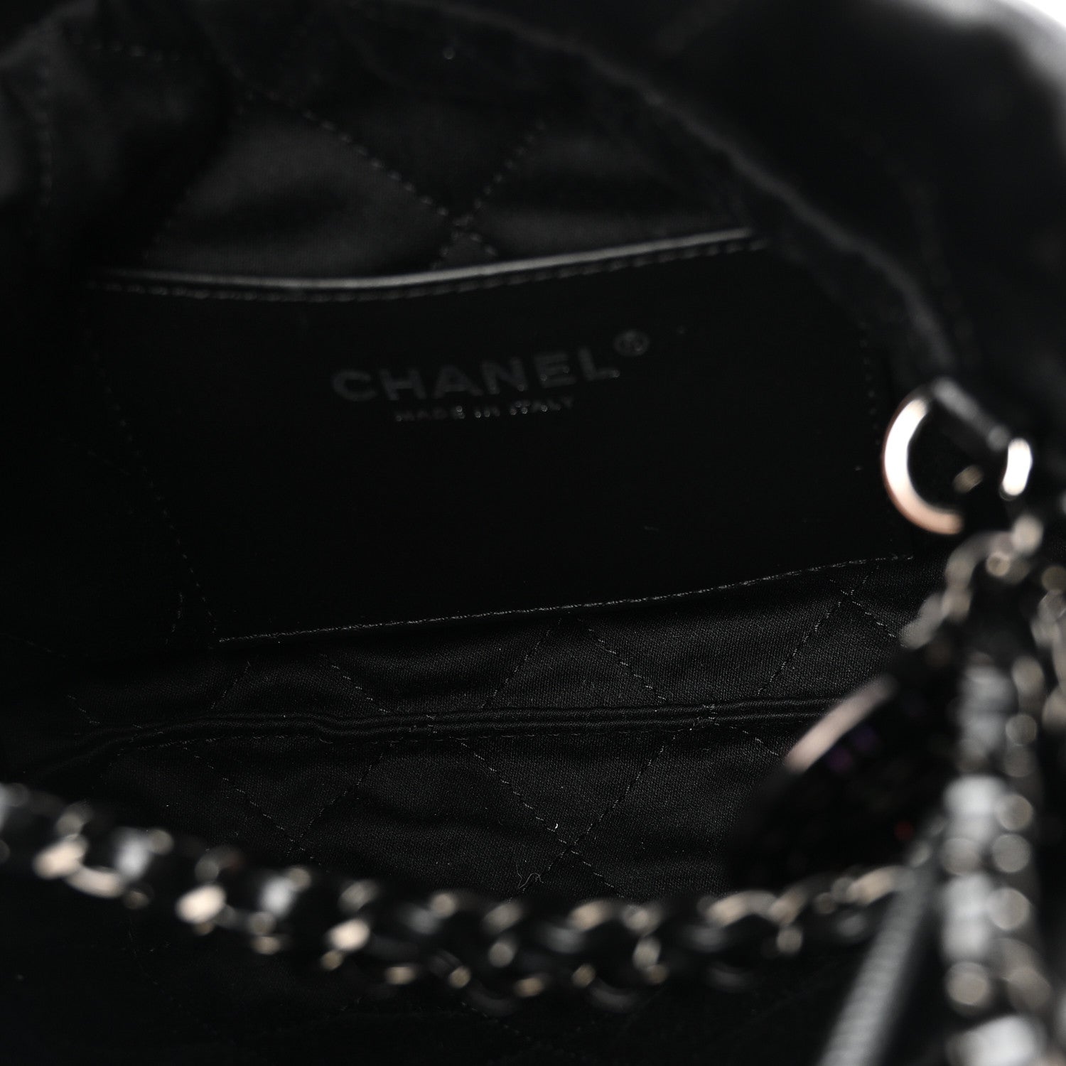 Shiny Calfskin Quilted Mini Chanel 22 So Black