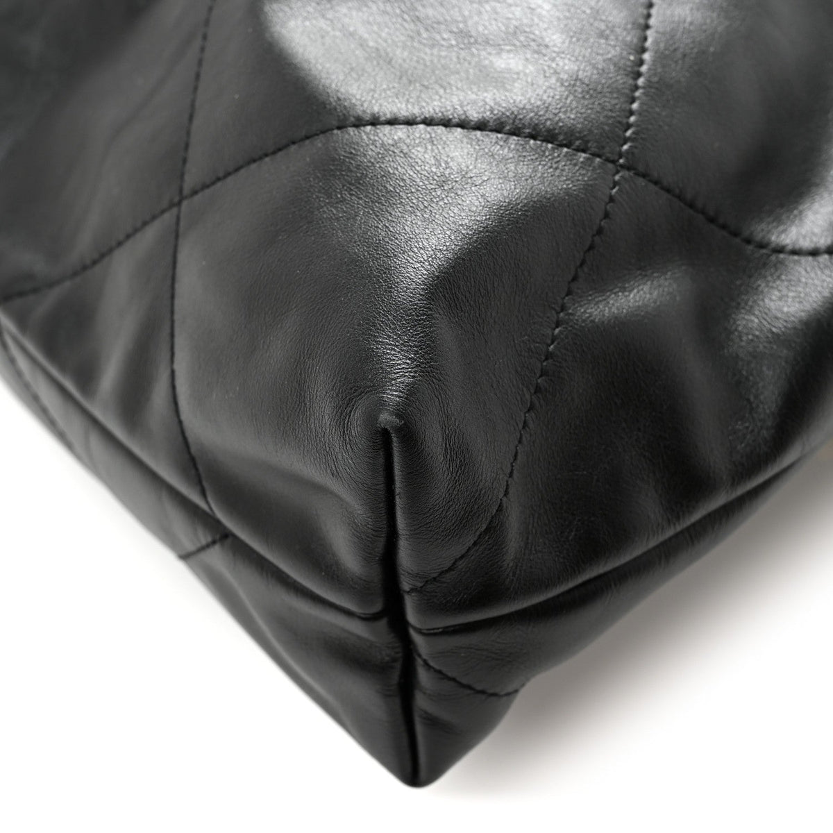 Shiny Calfskin Quilted Chanel 22 Black