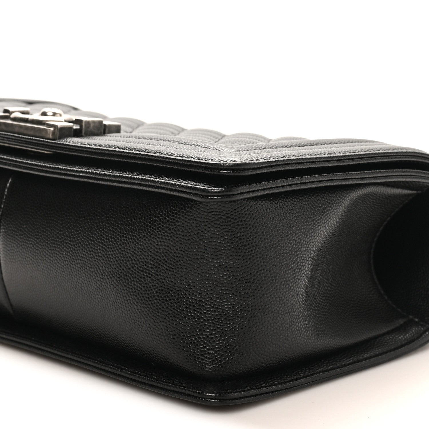 Caviar Quilted Medium Boy Flap Black