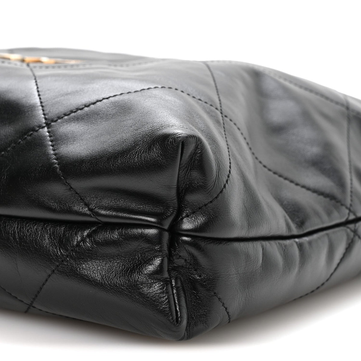 Shiny Calfskin Quilted Chanel 22 Black