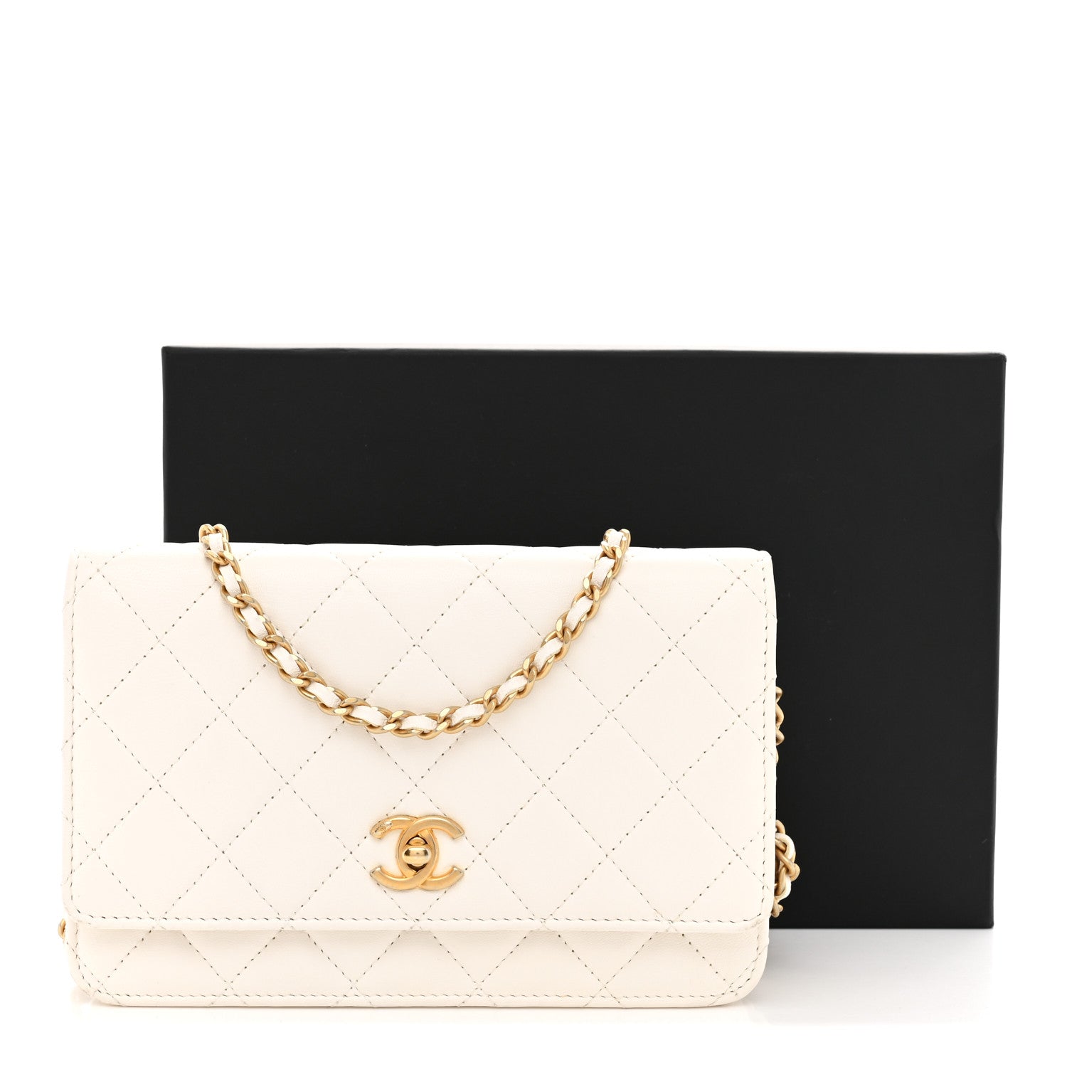 Lambskin Quilted CC Pearl Crush Wallet on Chain WOC White