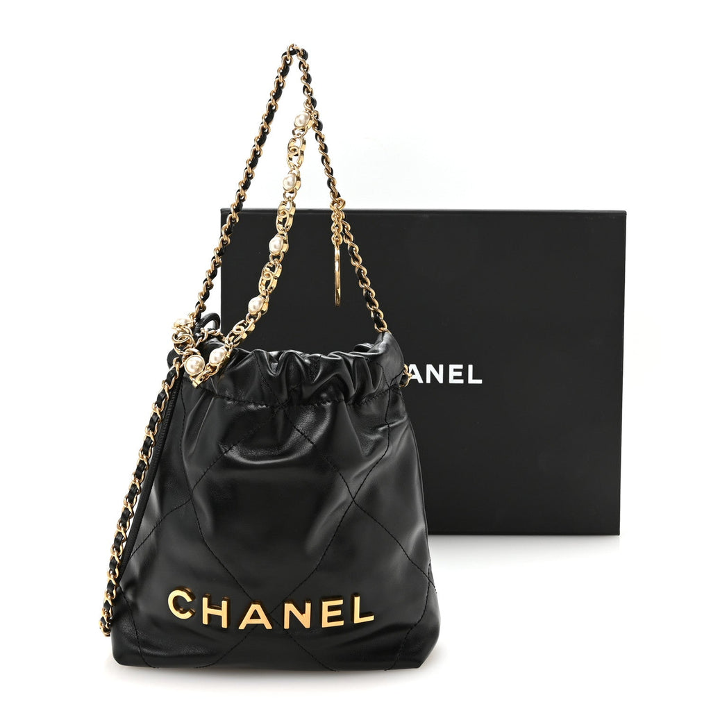 Shiny Calfskin Quilted Pearl CC Chain Mini Chanel 22 Black