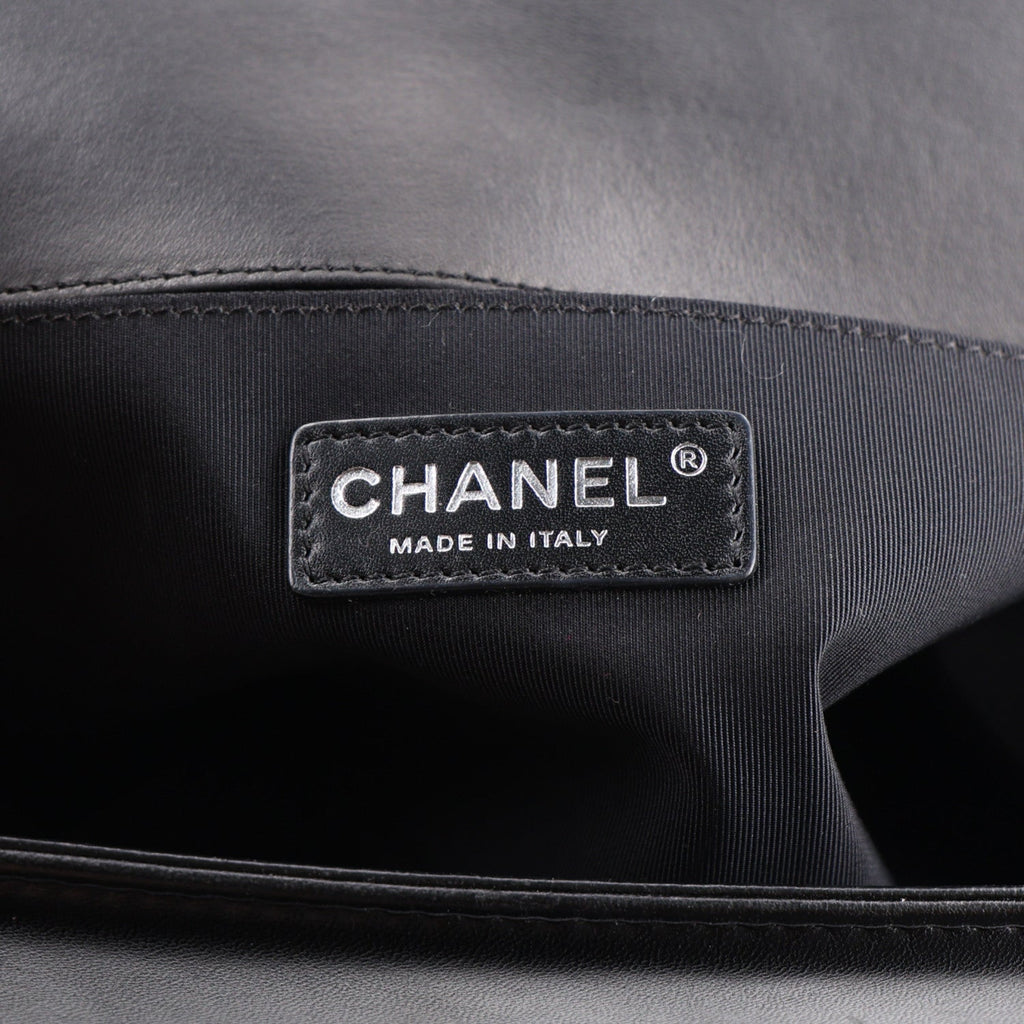 Lambskin Perforated Medium Boy Flap Black