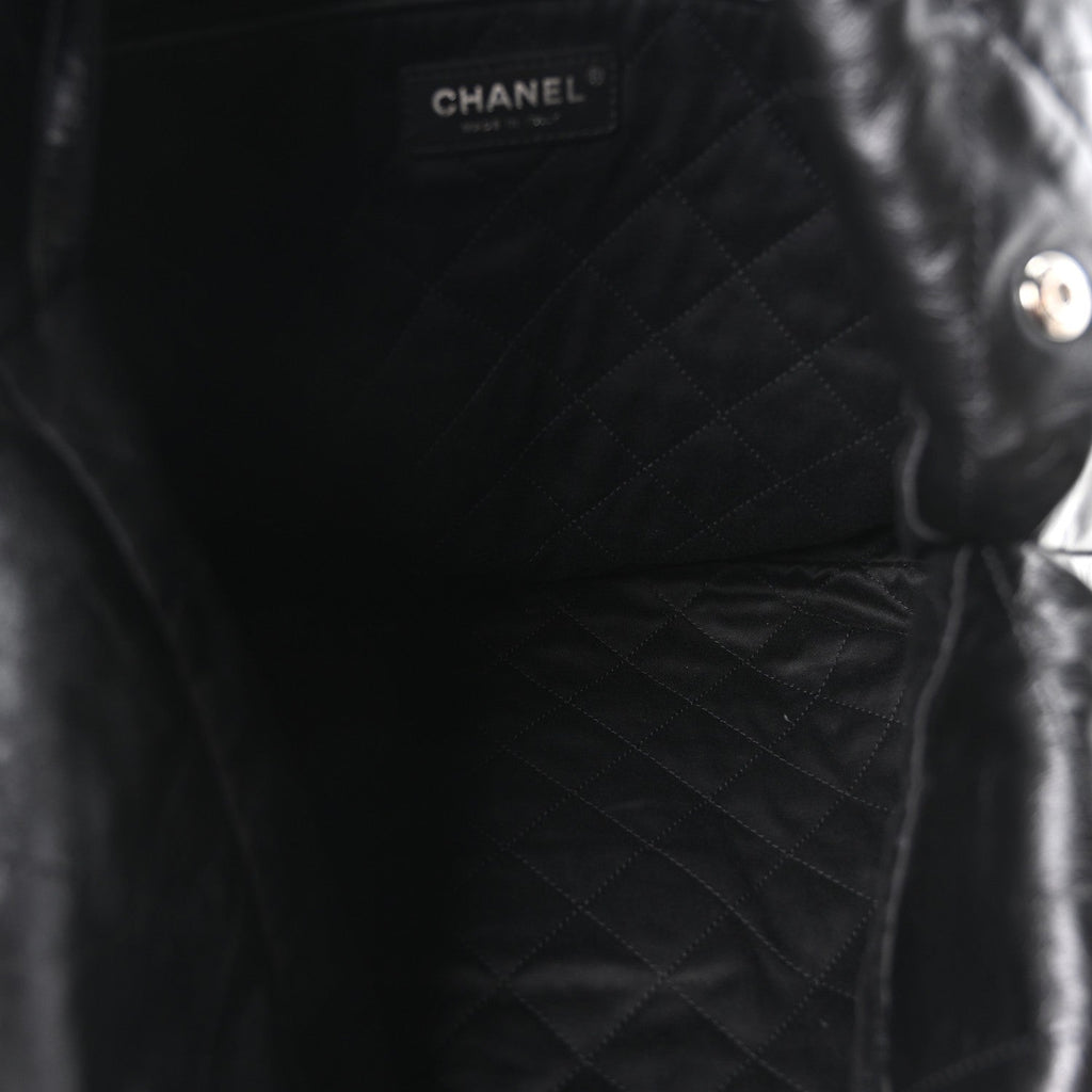 Shiny Calfskin Quilted Monochrome Small Chanel 22 Black