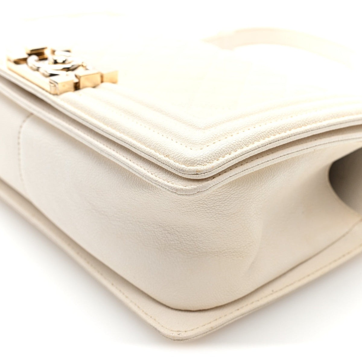 Caviar Quilted Medium Boy Flap White White