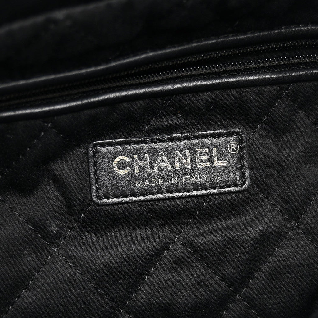 Shiny Calfskin Quilted Small Chanel 22 Black