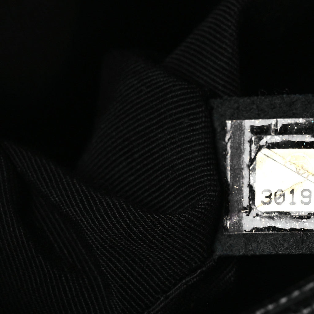 Caviar Quilted Medium Boy Flap Black