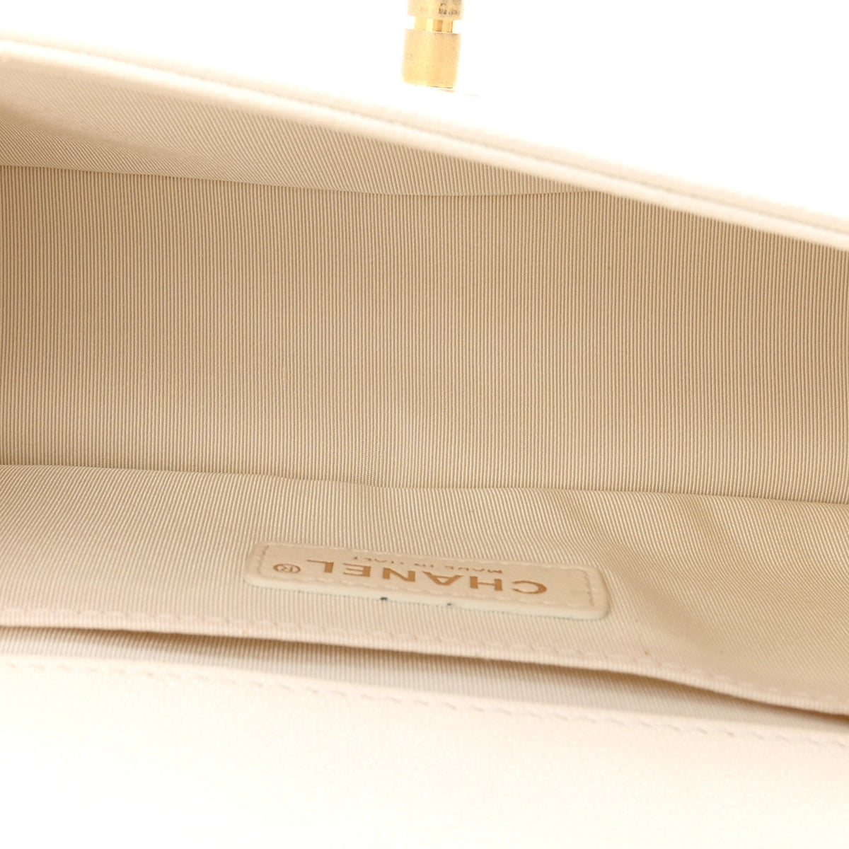 Caviar Quilted Medium Boy Flap White