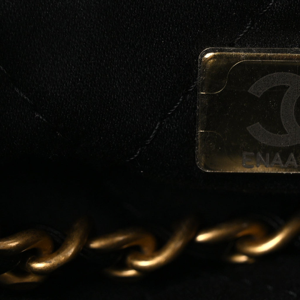 Shiny Calfskin Quilted Mini Chanel 22 Black