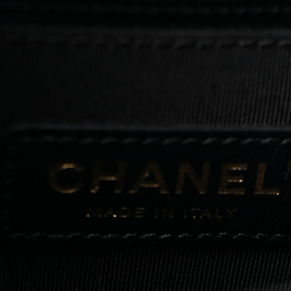 Caviar Chevron Quilted New Medium Boy Flap Black