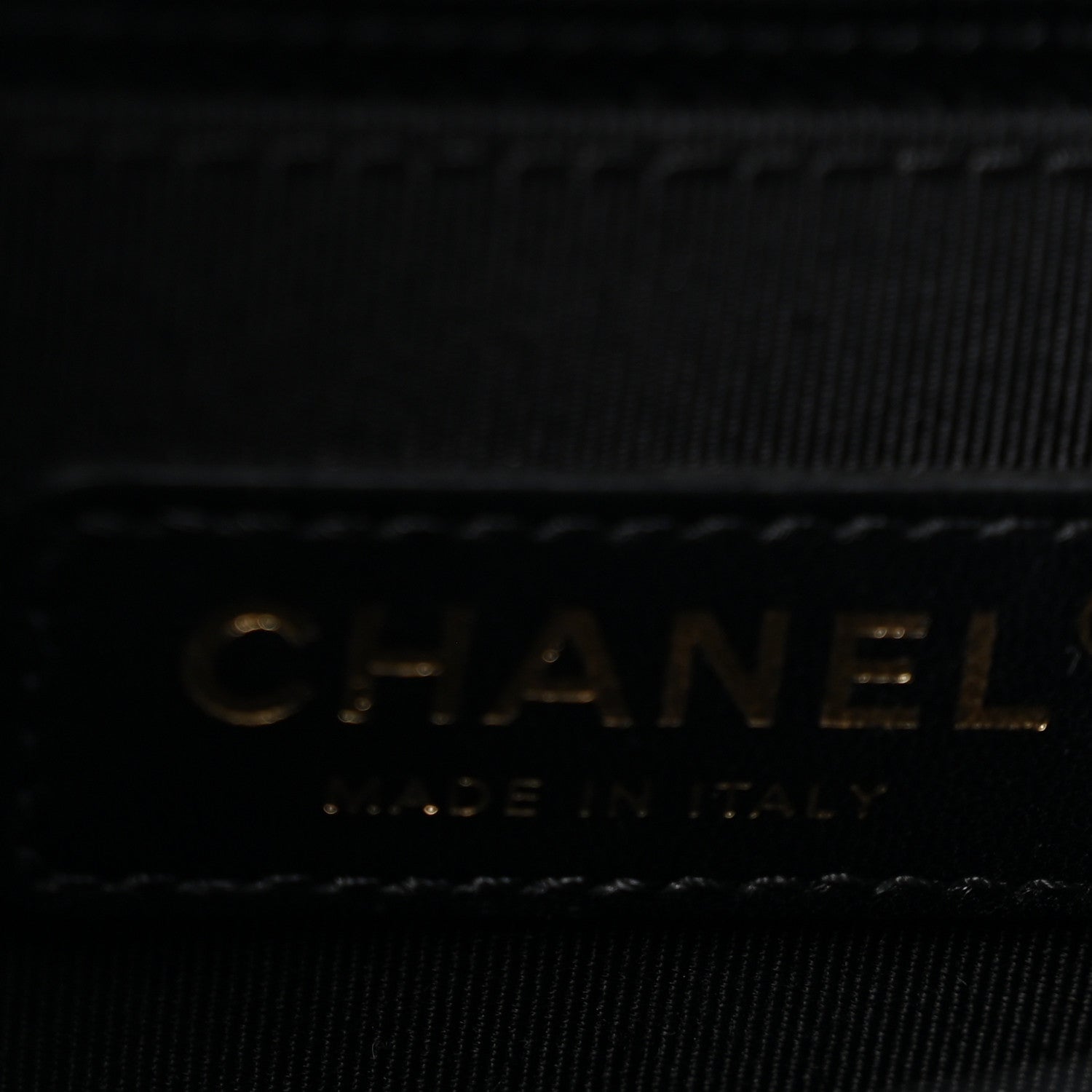 Caviar Chevron Quilted New Medium Boy Flap Black