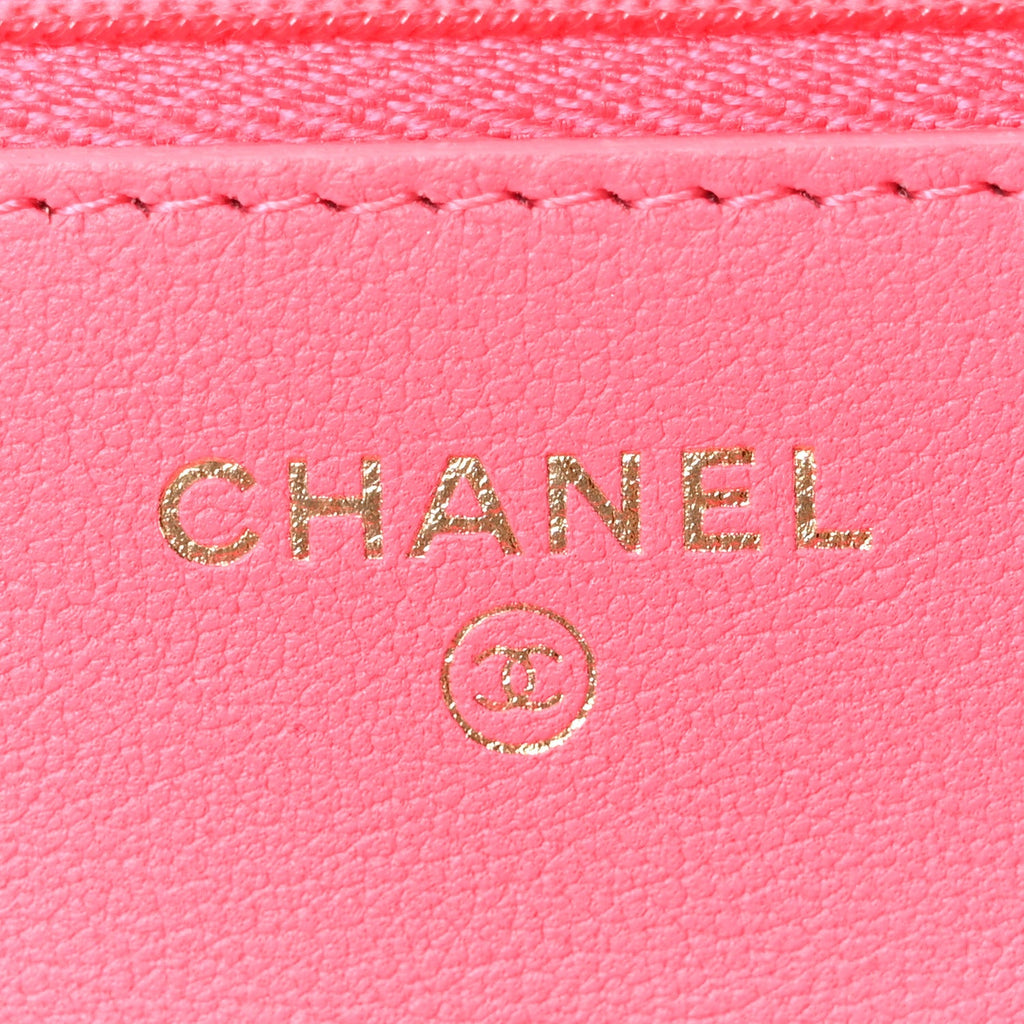 Caviar Quilted Sweetheart Wallet On Chain WOC Fuchsia