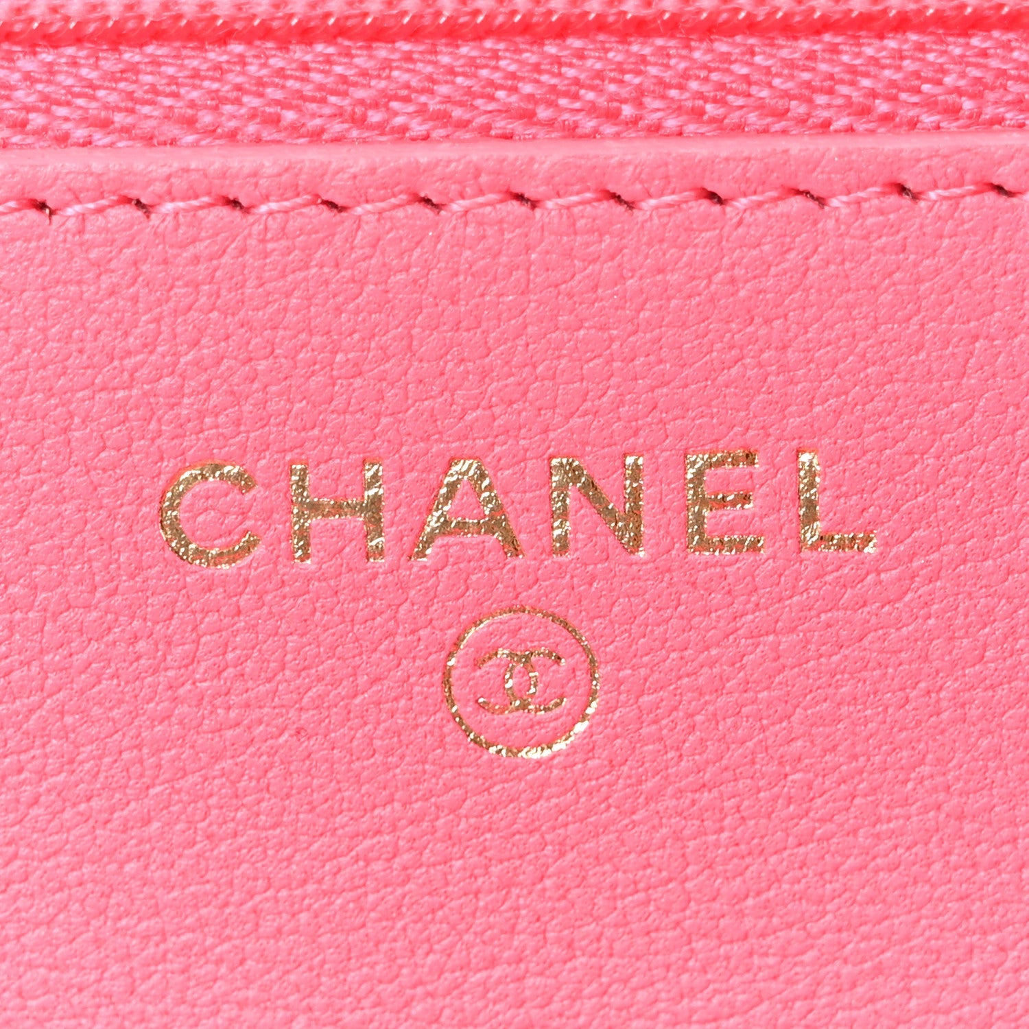 Caviar Quilted Sweetheart Wallet On Chain WOC Fuchsia