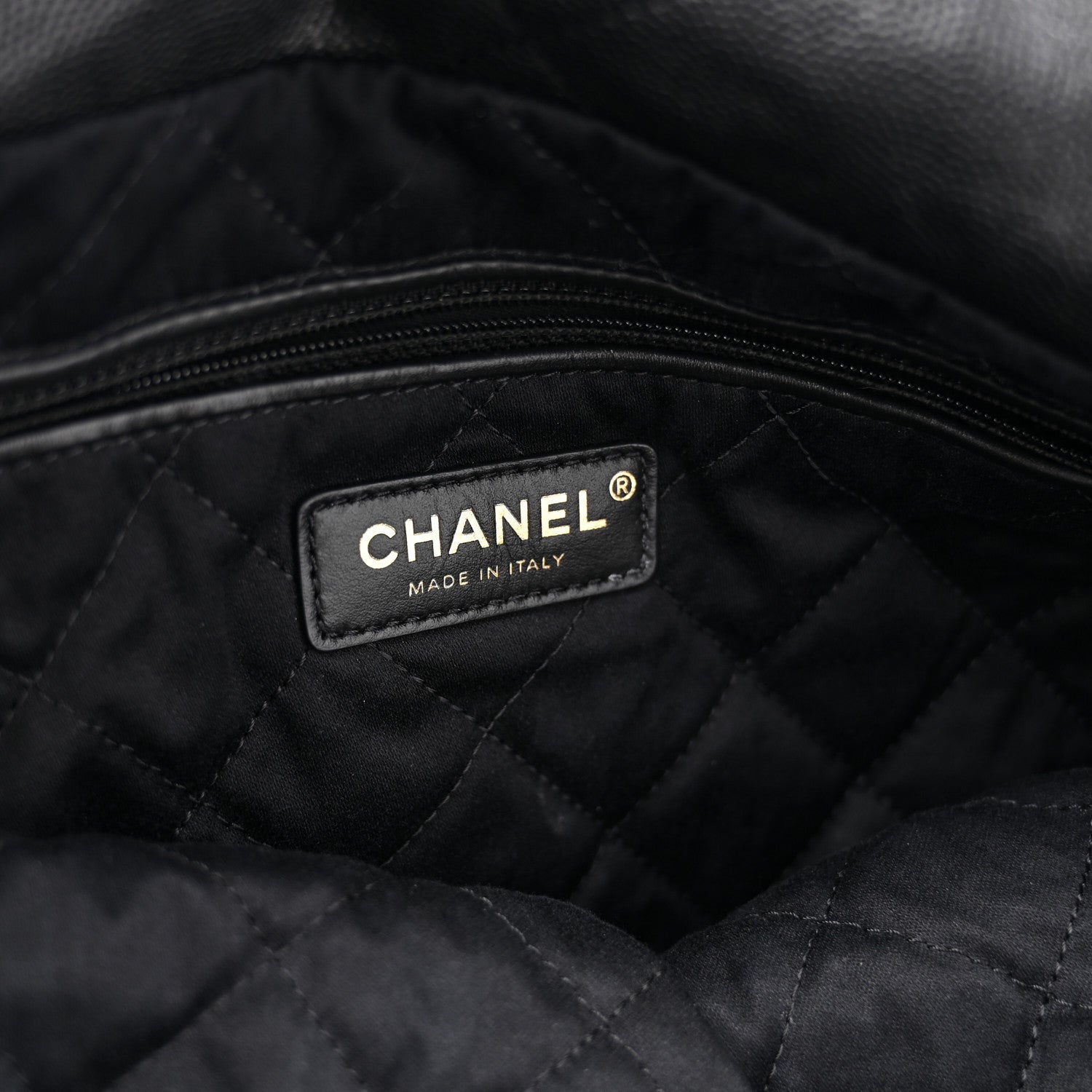 Shiny Caviar Quilted Monochrome Small Chanel 22 Black