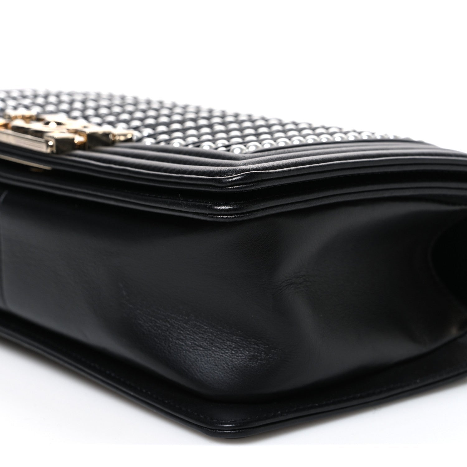 Calfskin Pearl Medium Chanel Pearls Boy Flap Black