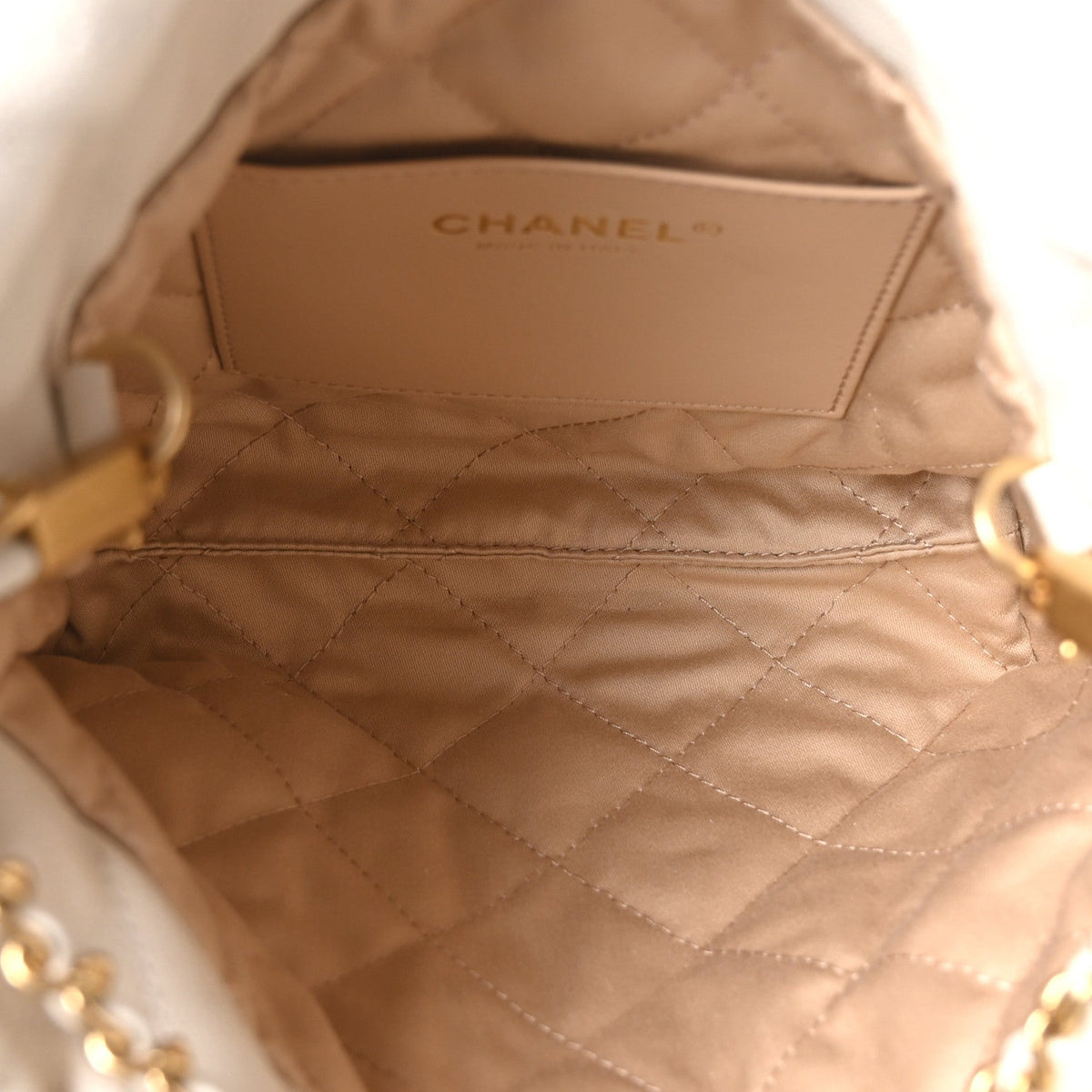 Shiny Caviar Quilted Monochrome Mini Chanel 22 White