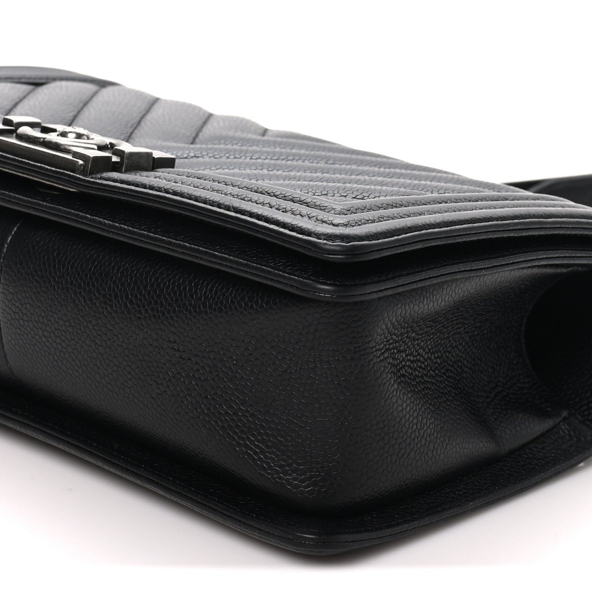 Caviar Chevron Quilted Medium Boy Flap Black