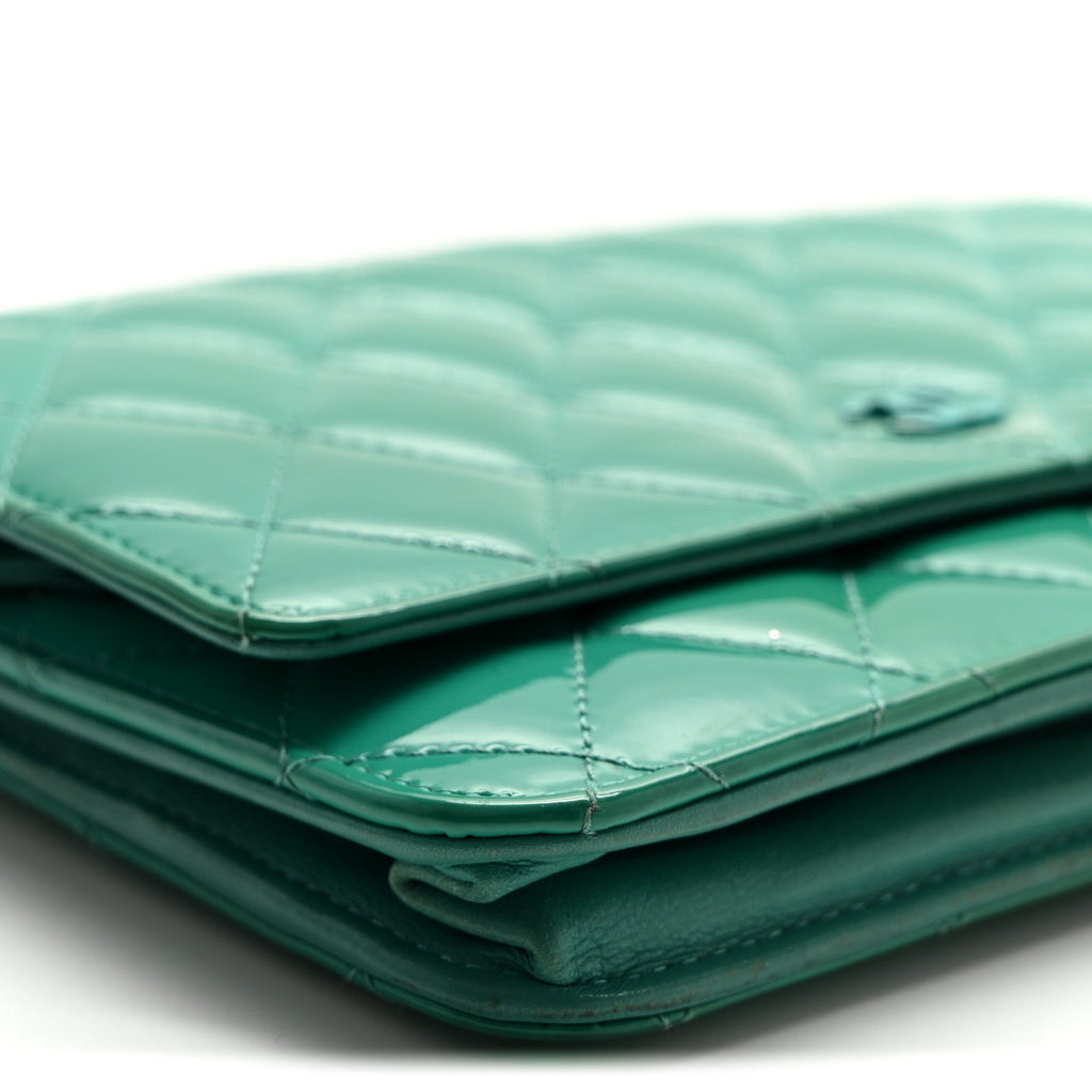 Patent Quilted Wallet On Chain WOC Green
