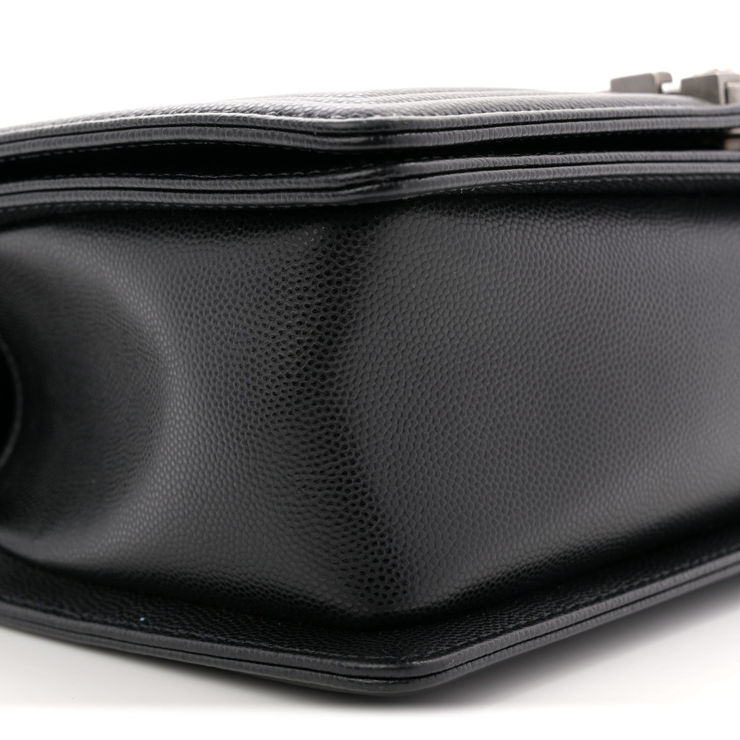 Caviar Quilted Medium Boy Flap Black