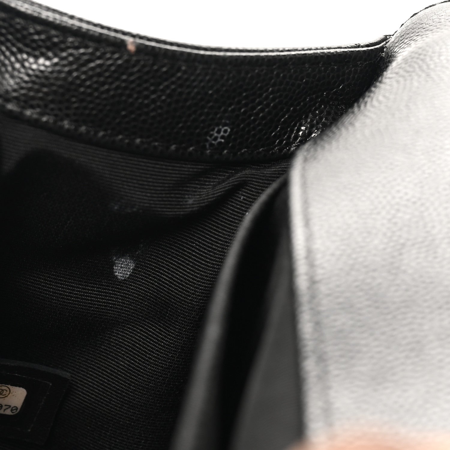 Caviar Quilted Medium Boy Flap Black
