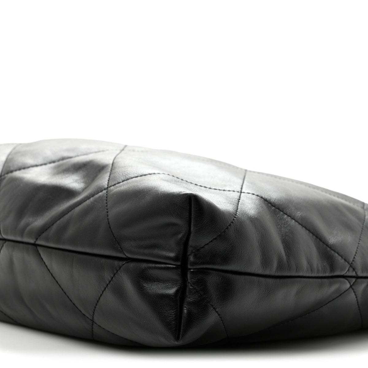 Shiny Calfskin Quilted Chanel 22 Black
