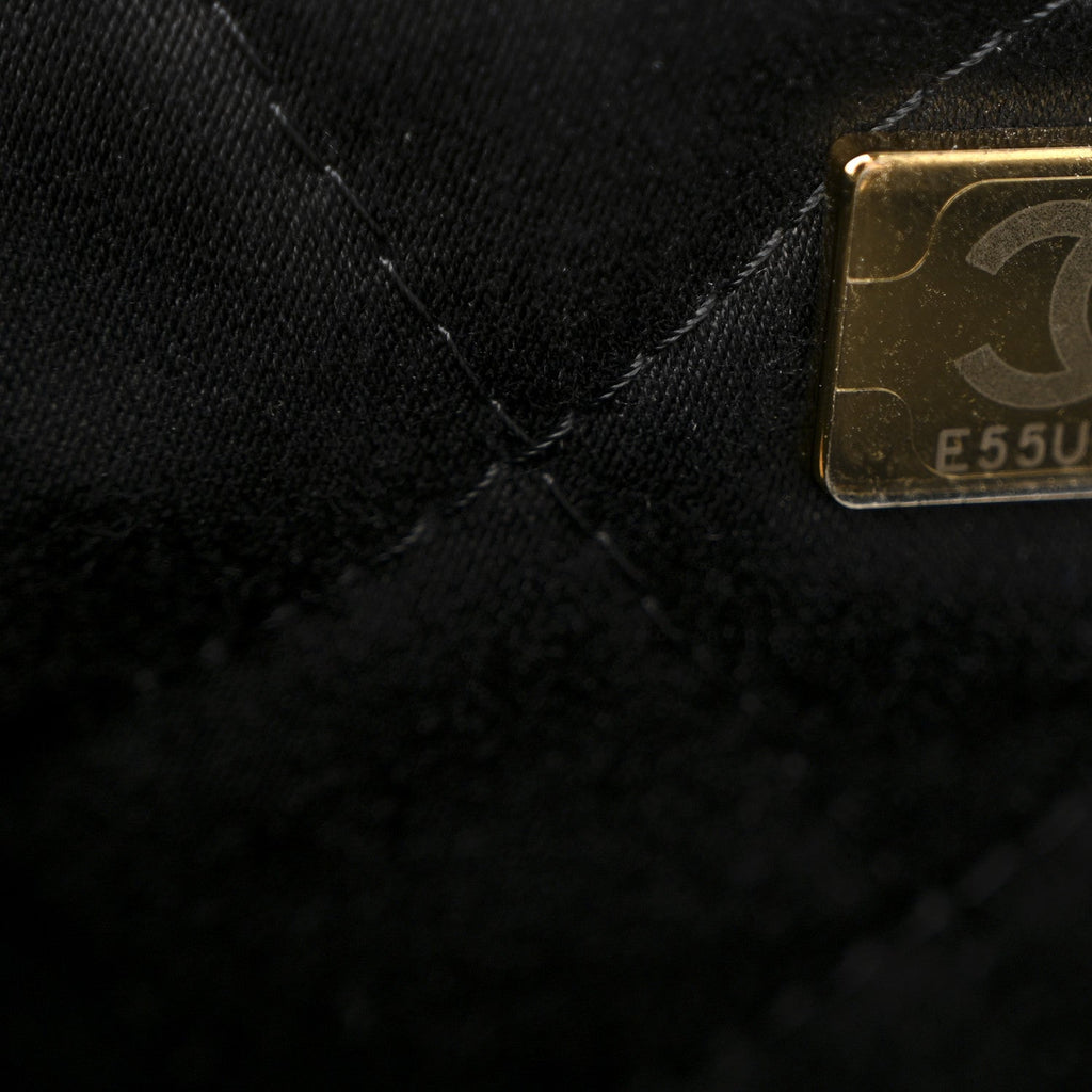 Shiny Calfskin Quilted Chanel 22 Black