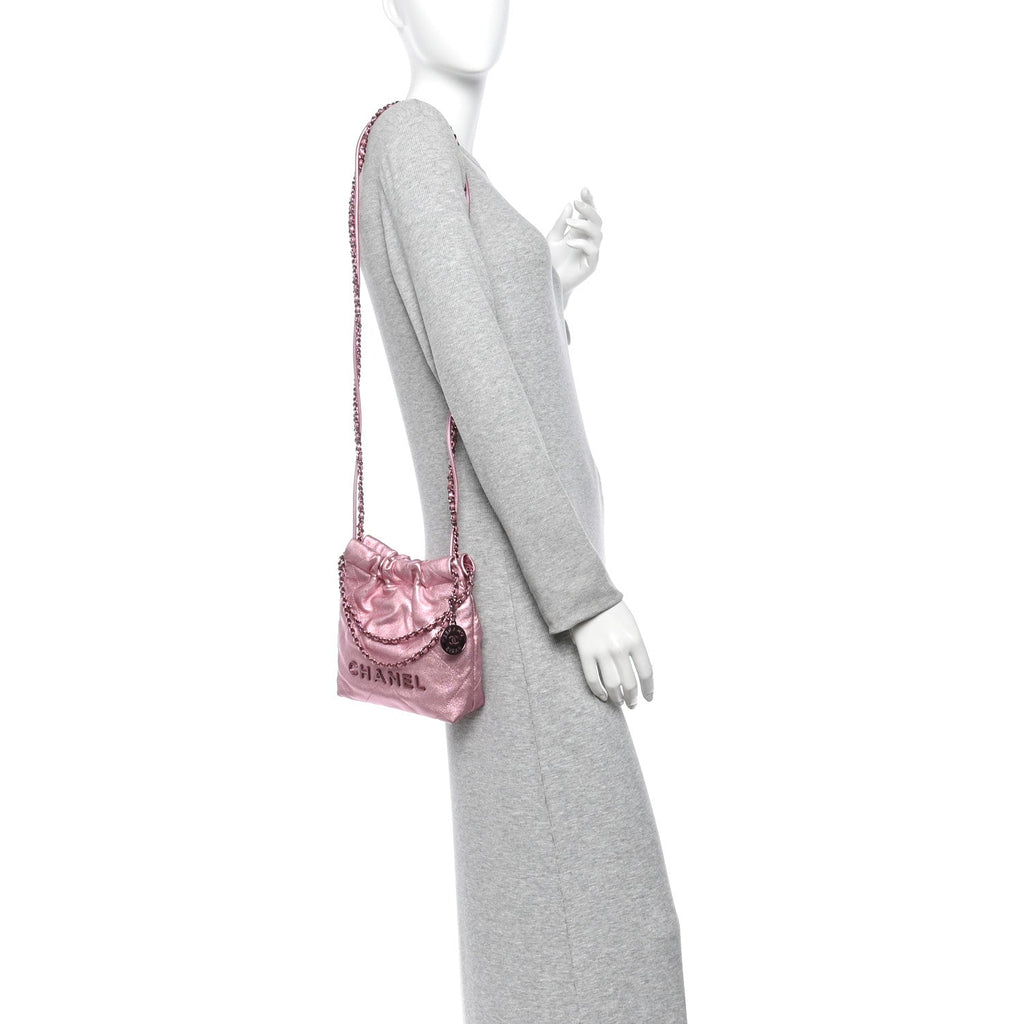 Metallic Lambskin Lacquered Monochrome Quilted Mini Chanel 22 Pink
