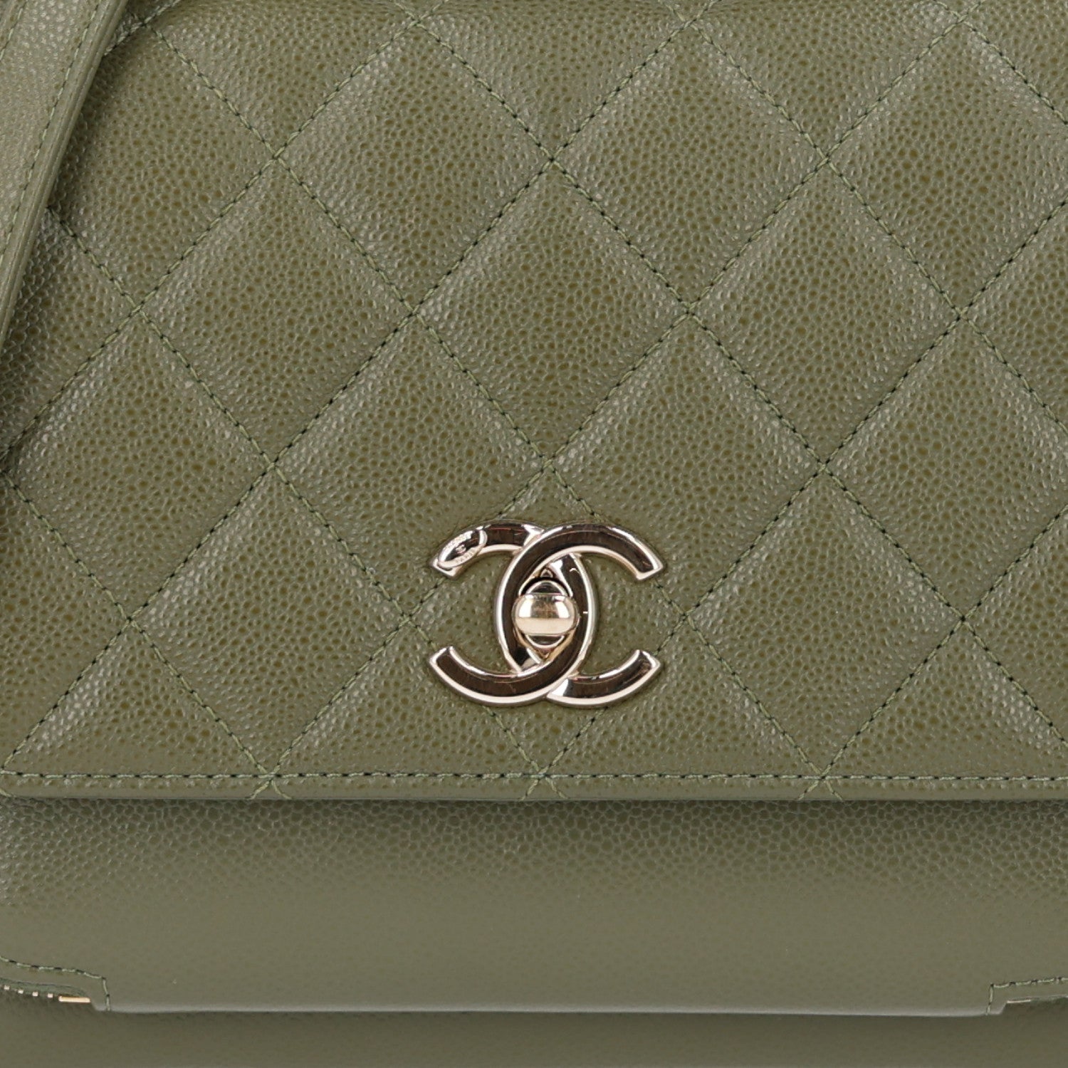 Caviar Quilted Medium Business Affinity Flap Green
