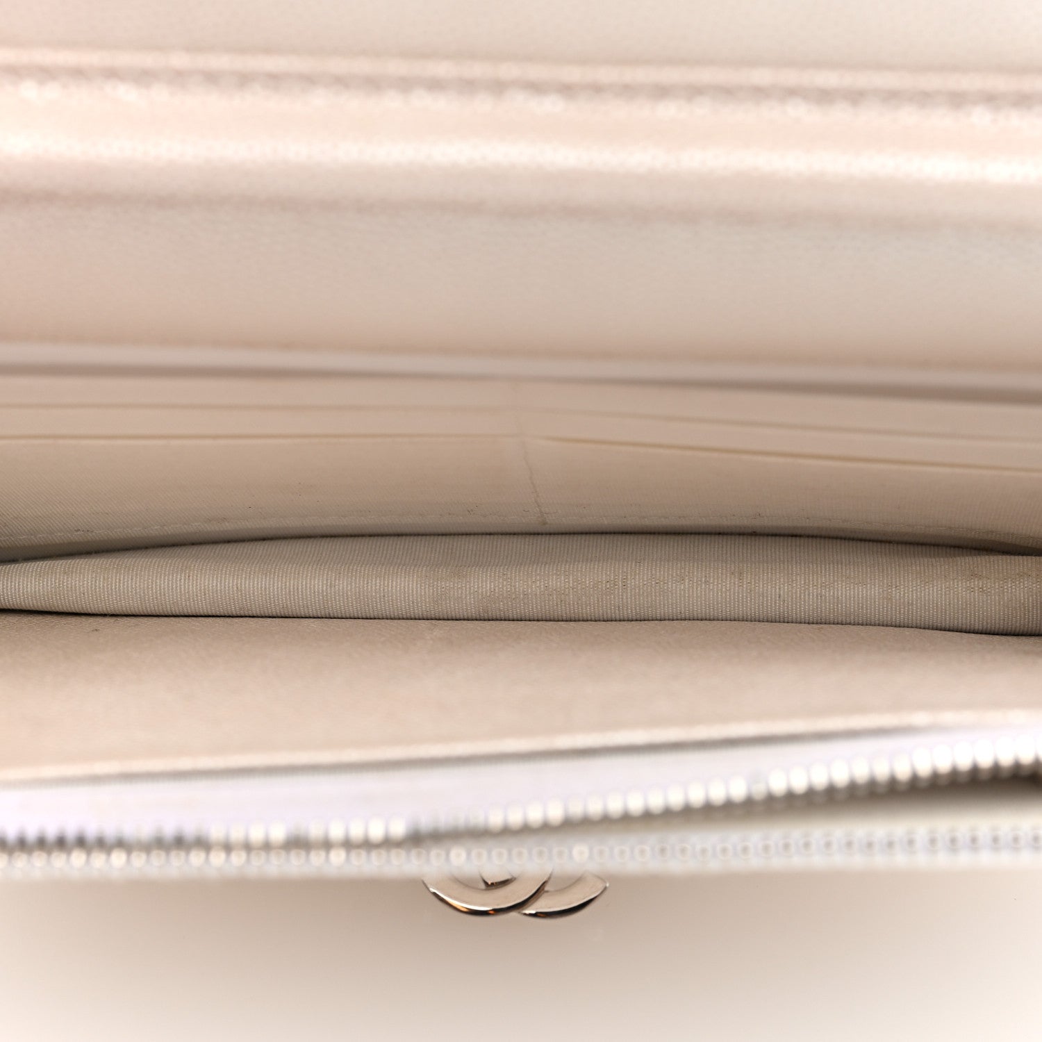 Iridescent Caviar Quilted Golden Class Wallet On Chain WOC White