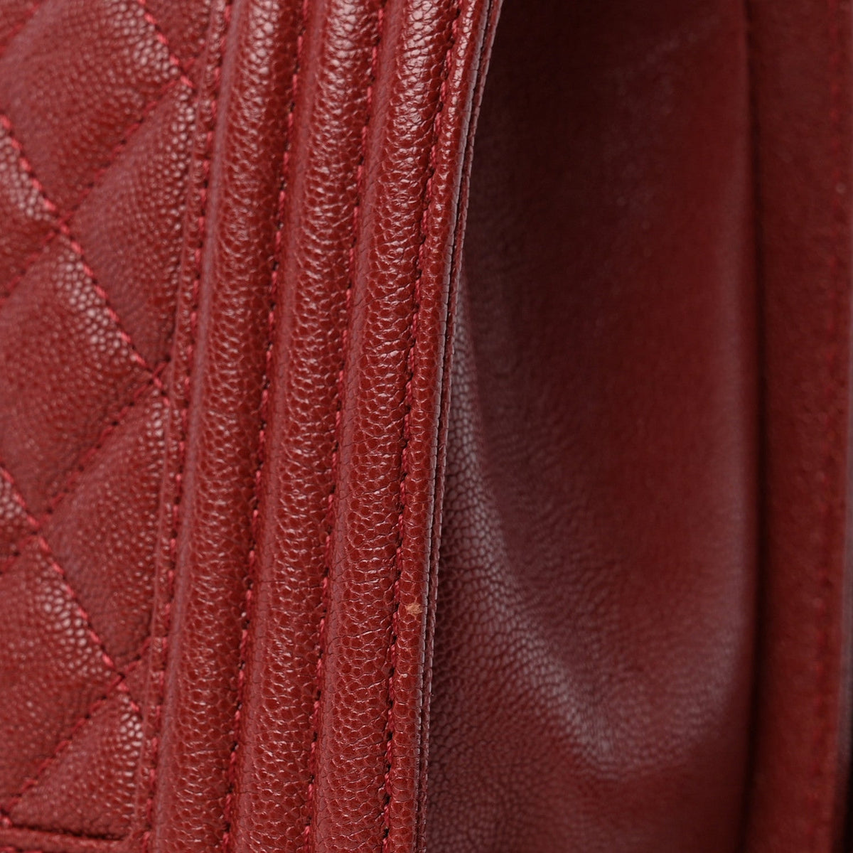 Caviar Quilted Medium Boy Flap Burgundy