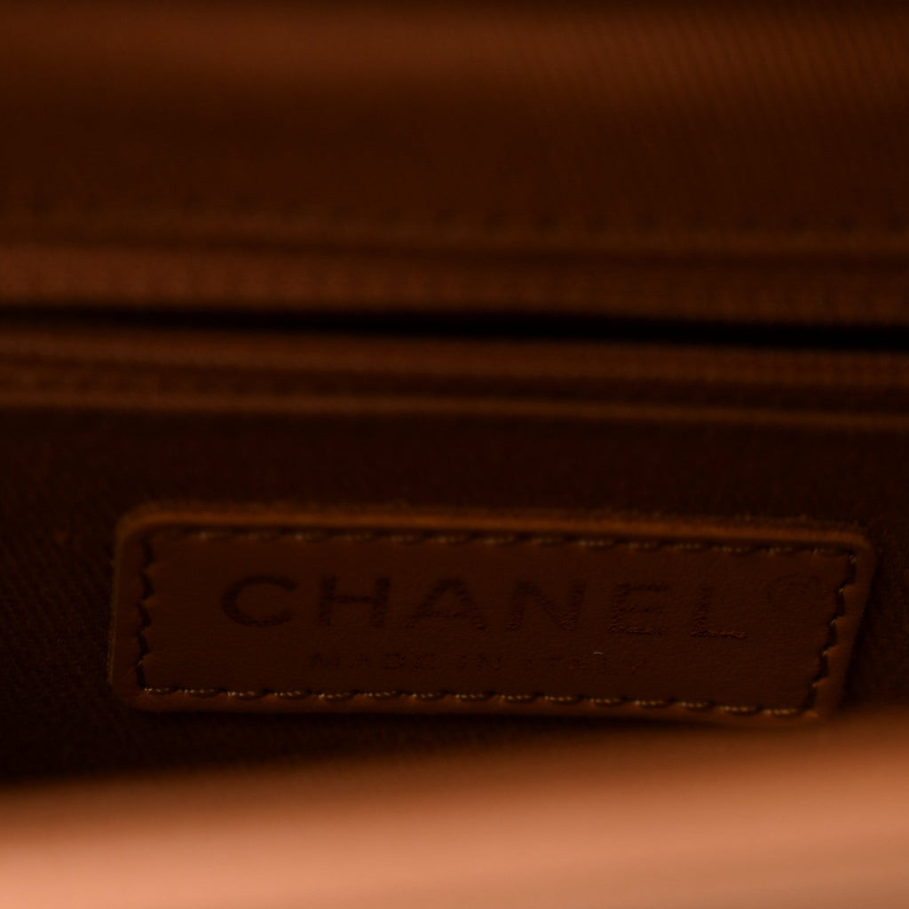Caviar Quilted Medium Business Affinity Flap Brown