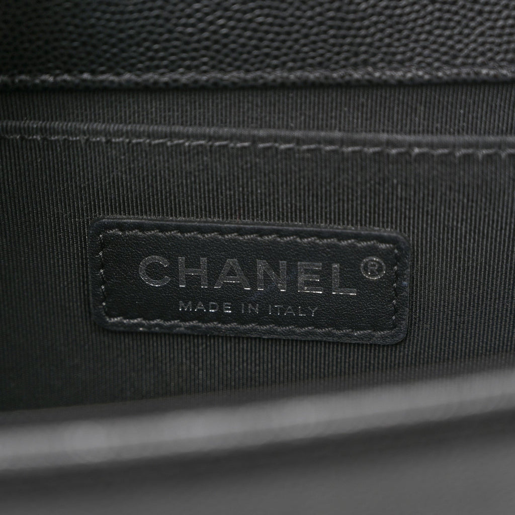 Caviar Quilted Medium Boy Flap Black
