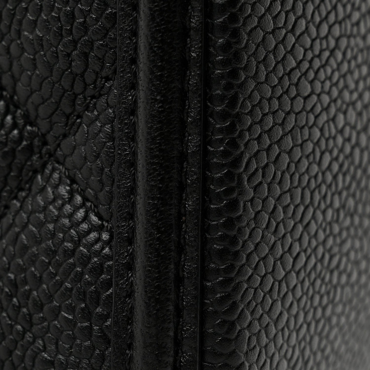 Caviar Quilted Medium CC Filigree Vanity Case Black