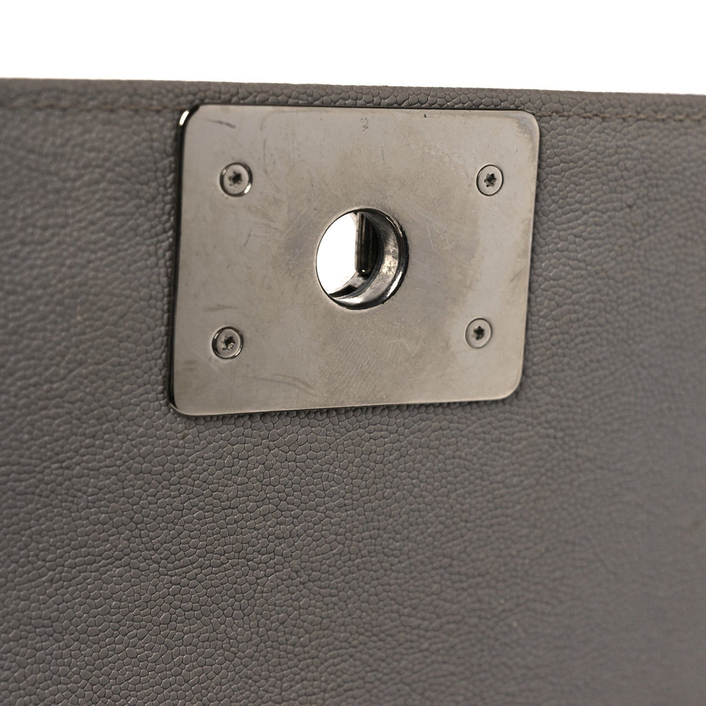 Caviar Quilted Medium Boy Flap Light Grey