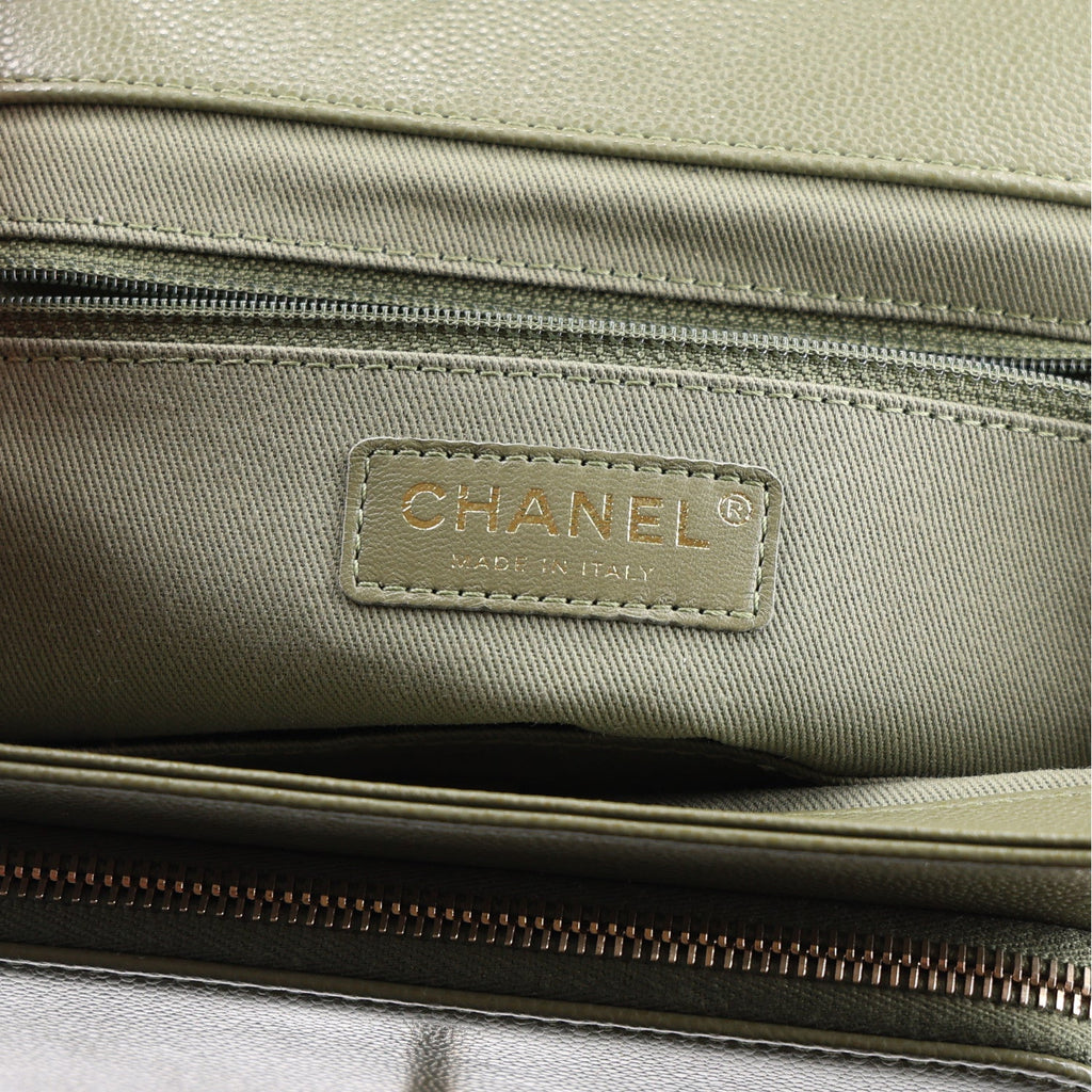 Caviar Quilted Medium Business Affinity Flap Green