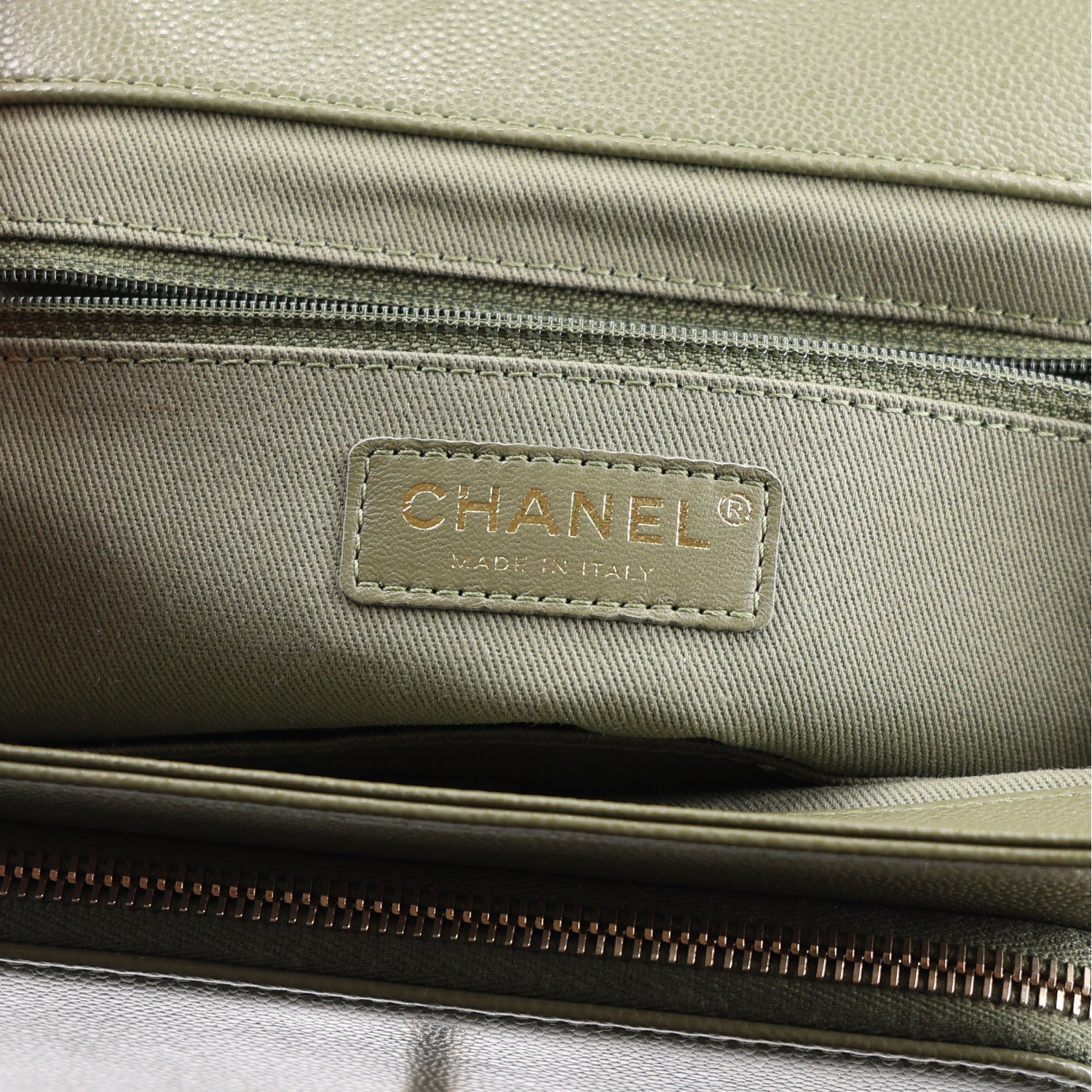 Caviar Quilted Medium Business Affinity Flap Green