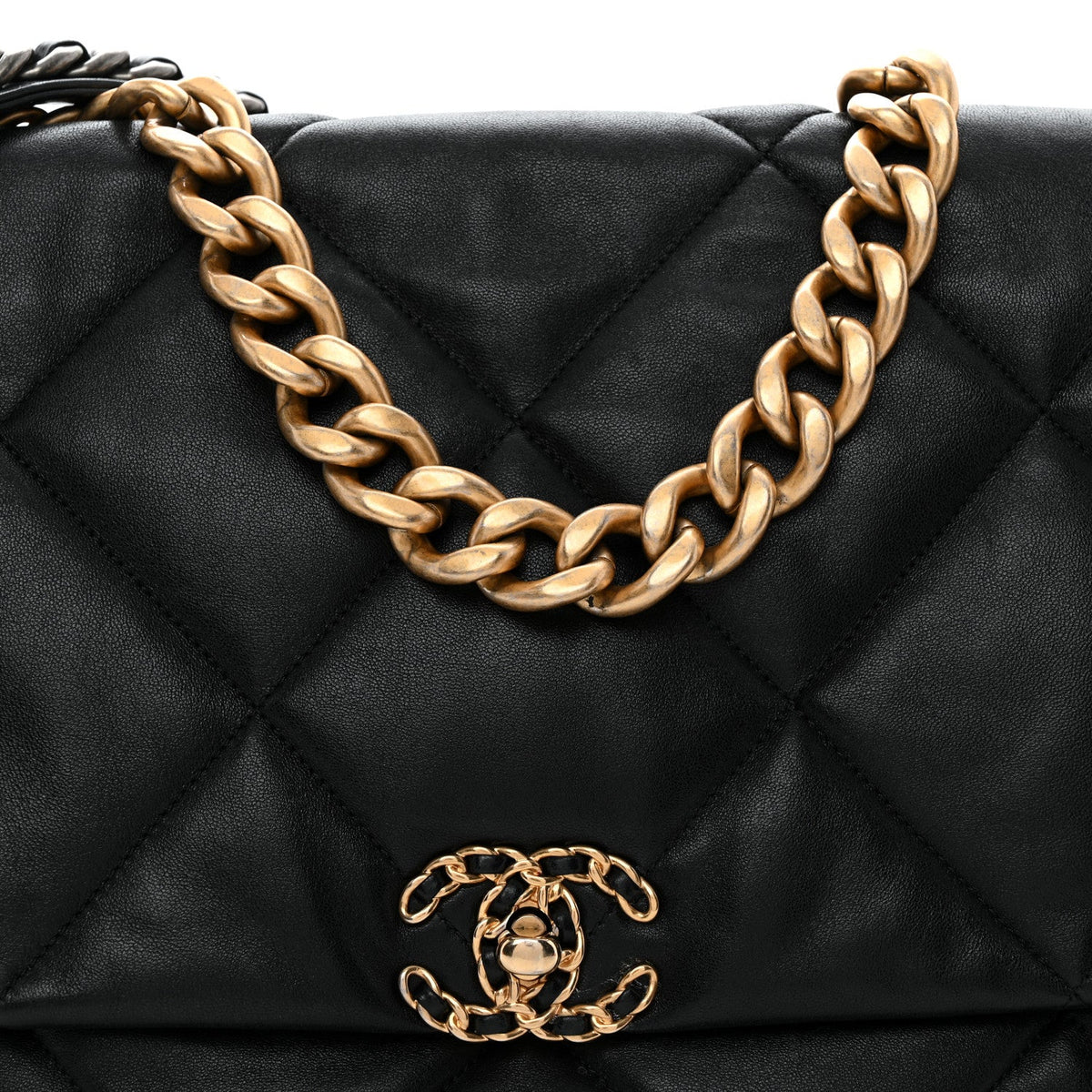 Lambskin Quilted Maxi Chanel 19 Flap Black