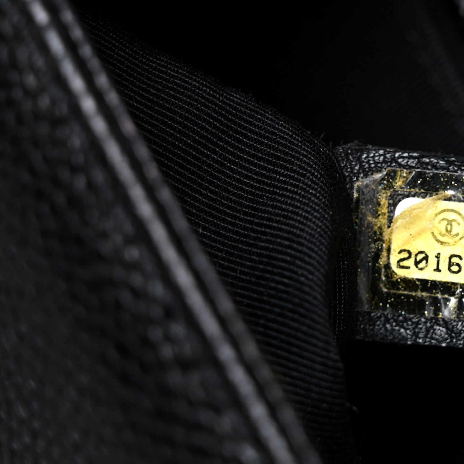 Caviar Quilted Medium Boy Flap Black