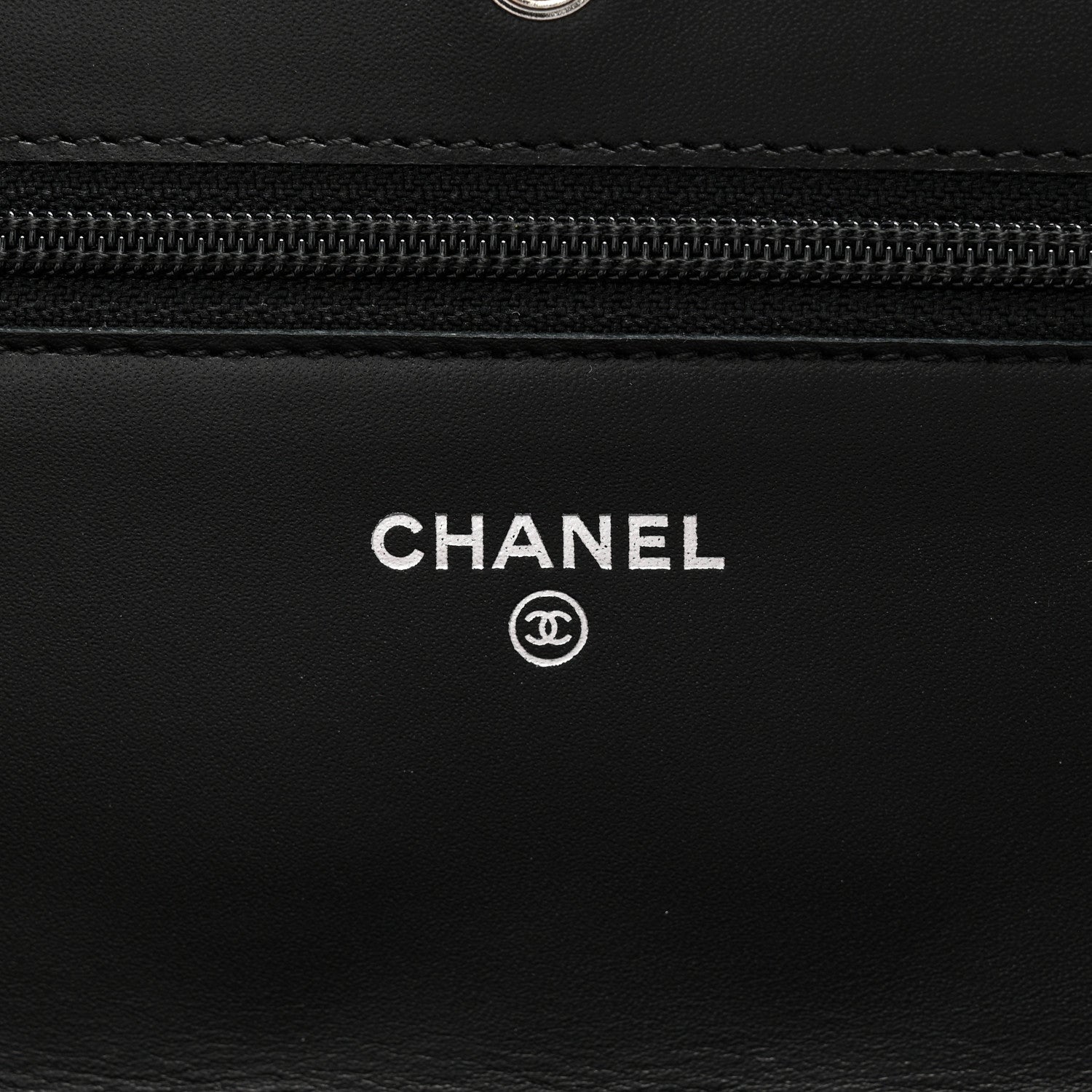 Patent Quilted Wallet On Chain WOC Black
