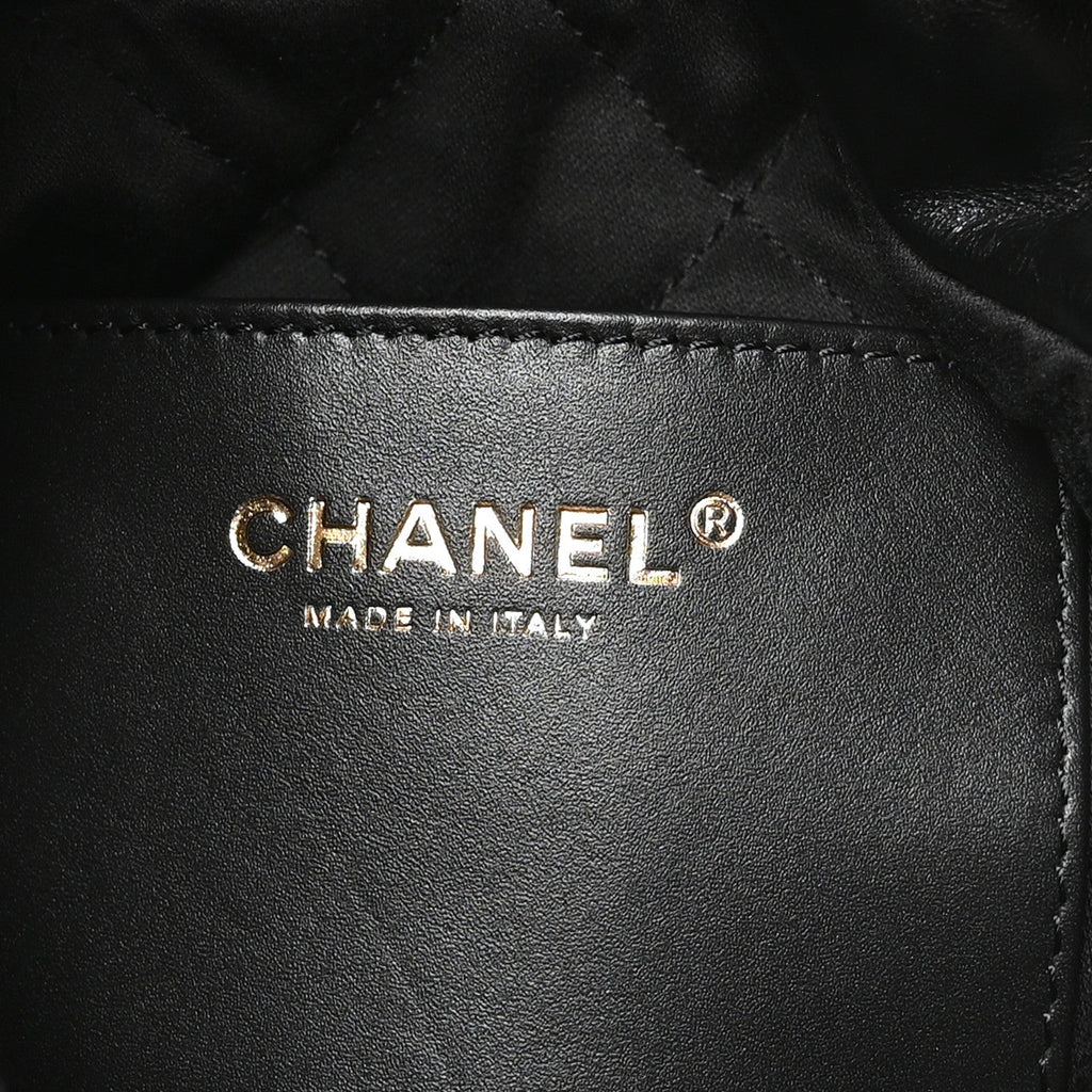 Shiny Calfskin Quilted Pearl CC Chain Mini Chanel 22 Black