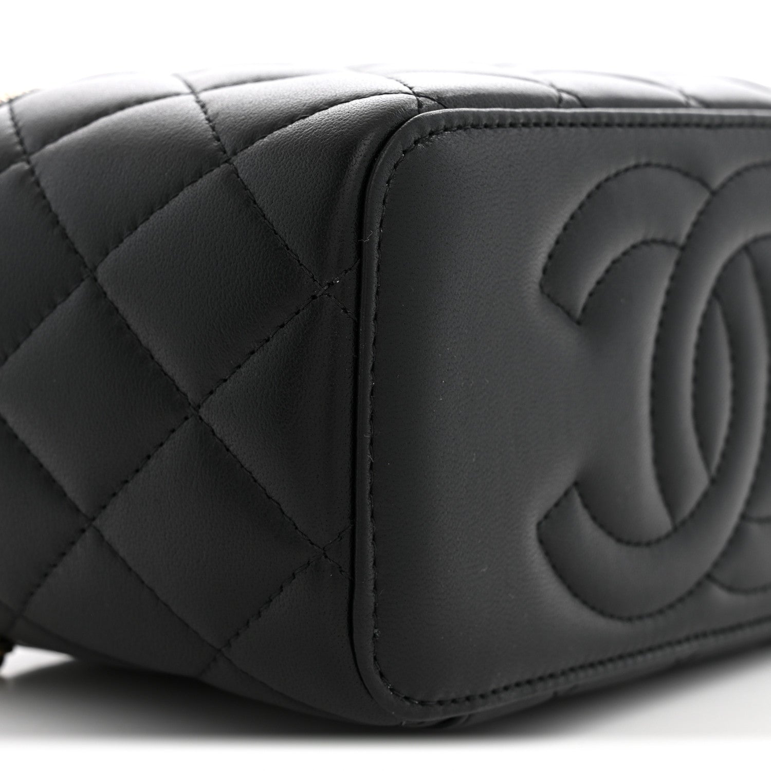 Lambskin Quilted Trendy Small Top Handle Vanity Case With Chain Black