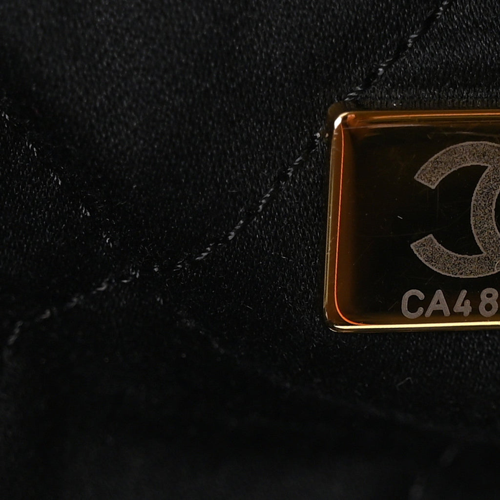 Shiny Calfskin Quilted Chanel 22 Black