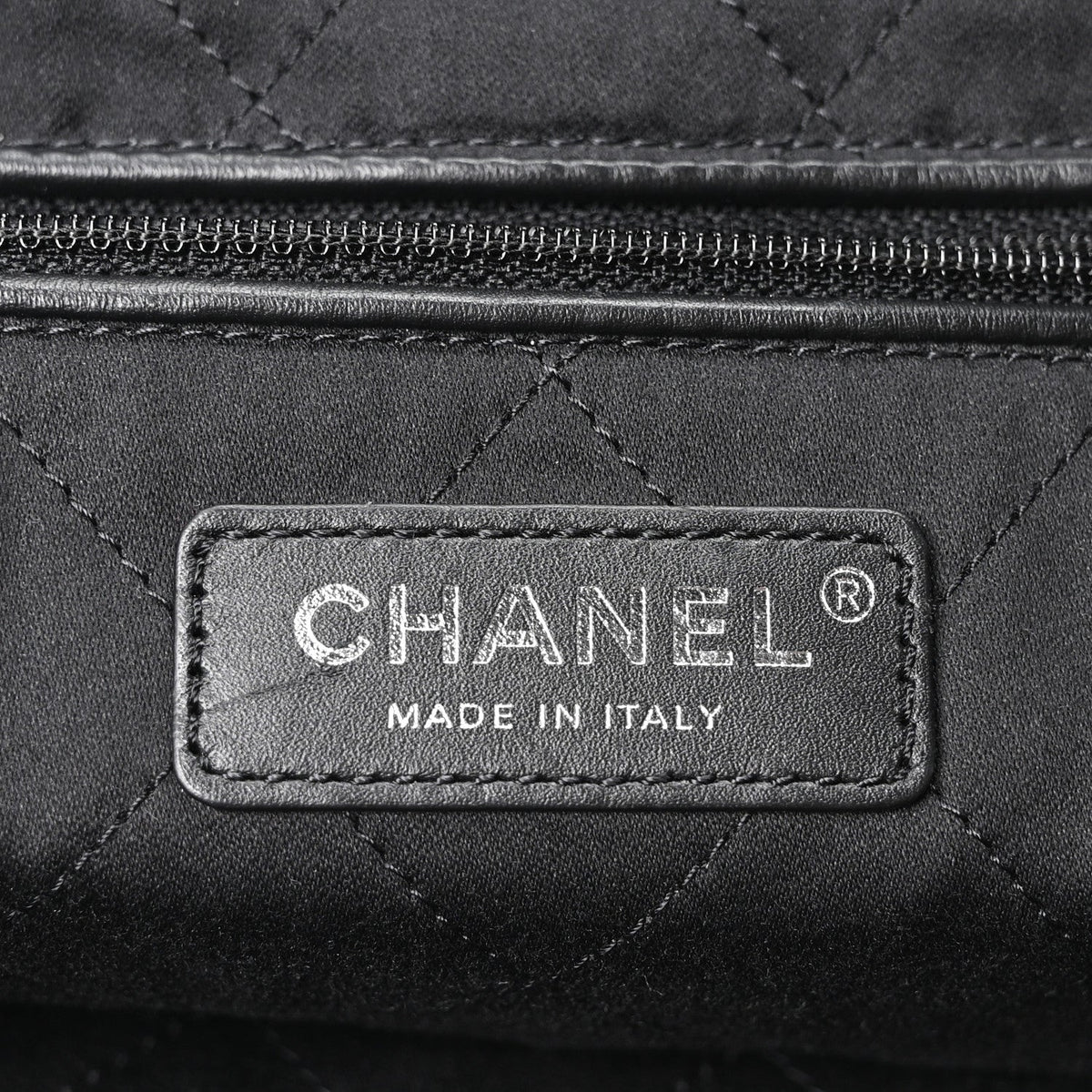 Shiny Calfskin Quilted Monochrome Small Chanel 22 Black